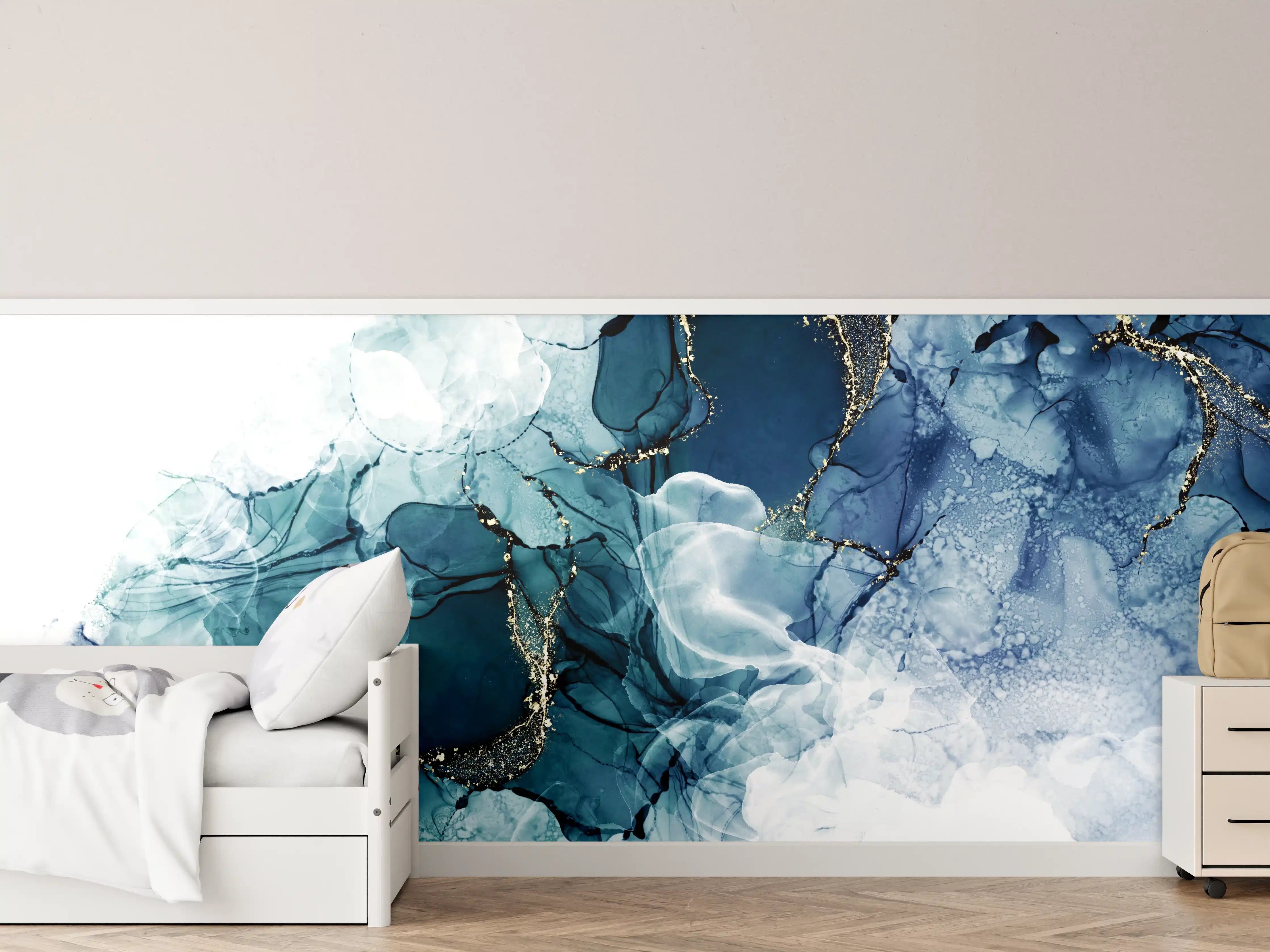 Kinderzimmer Wandgestaltung - Blau-Weiße Aquarellkunst mit Goldakzenten