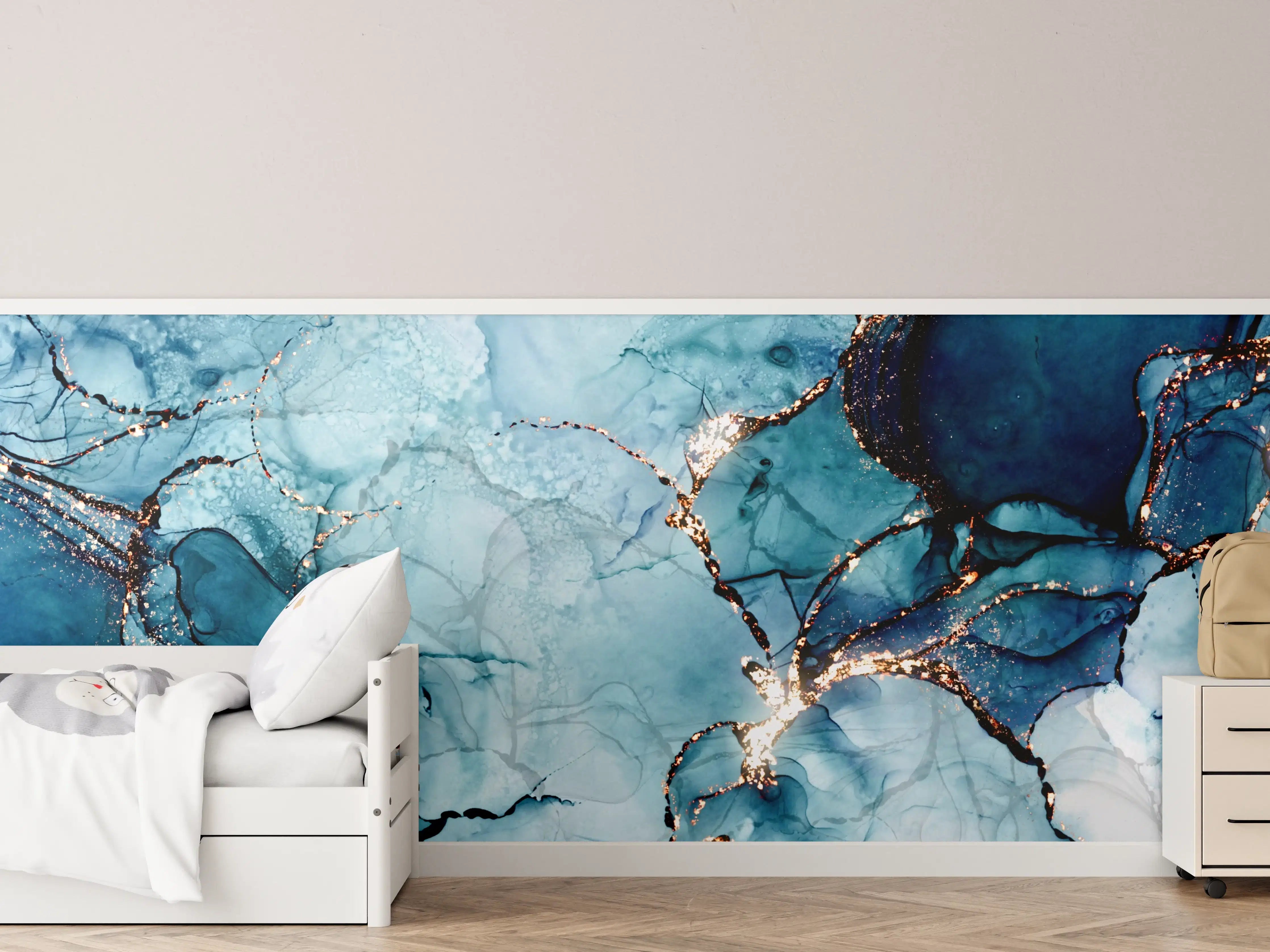 Kinderzimmer Wandgestaltung - Blaue Aquarell-Textur mit Goldakzenten