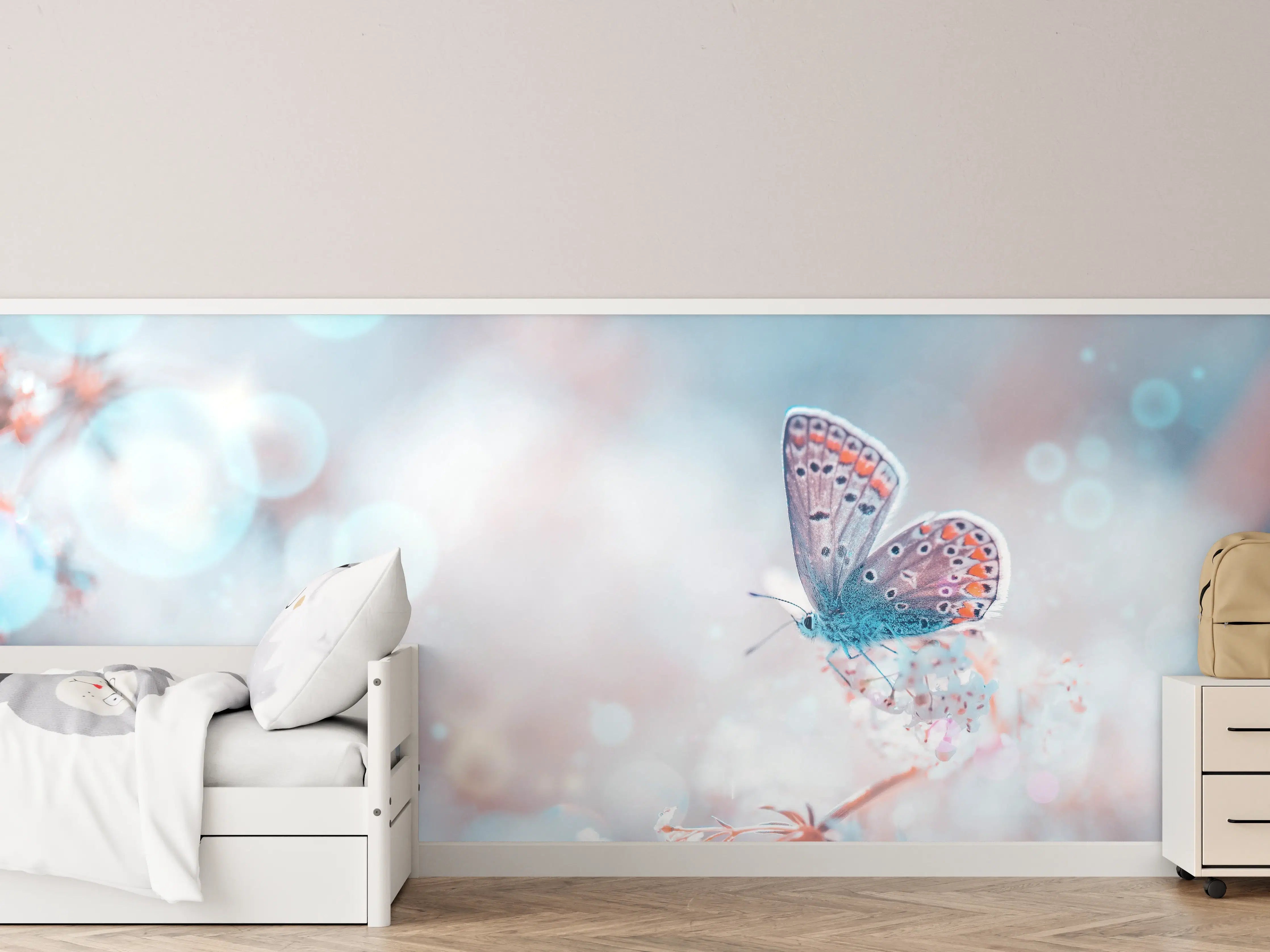 Kinderzimmer Wandgestaltung - Blaue Schmetterling auf zarten Blüten