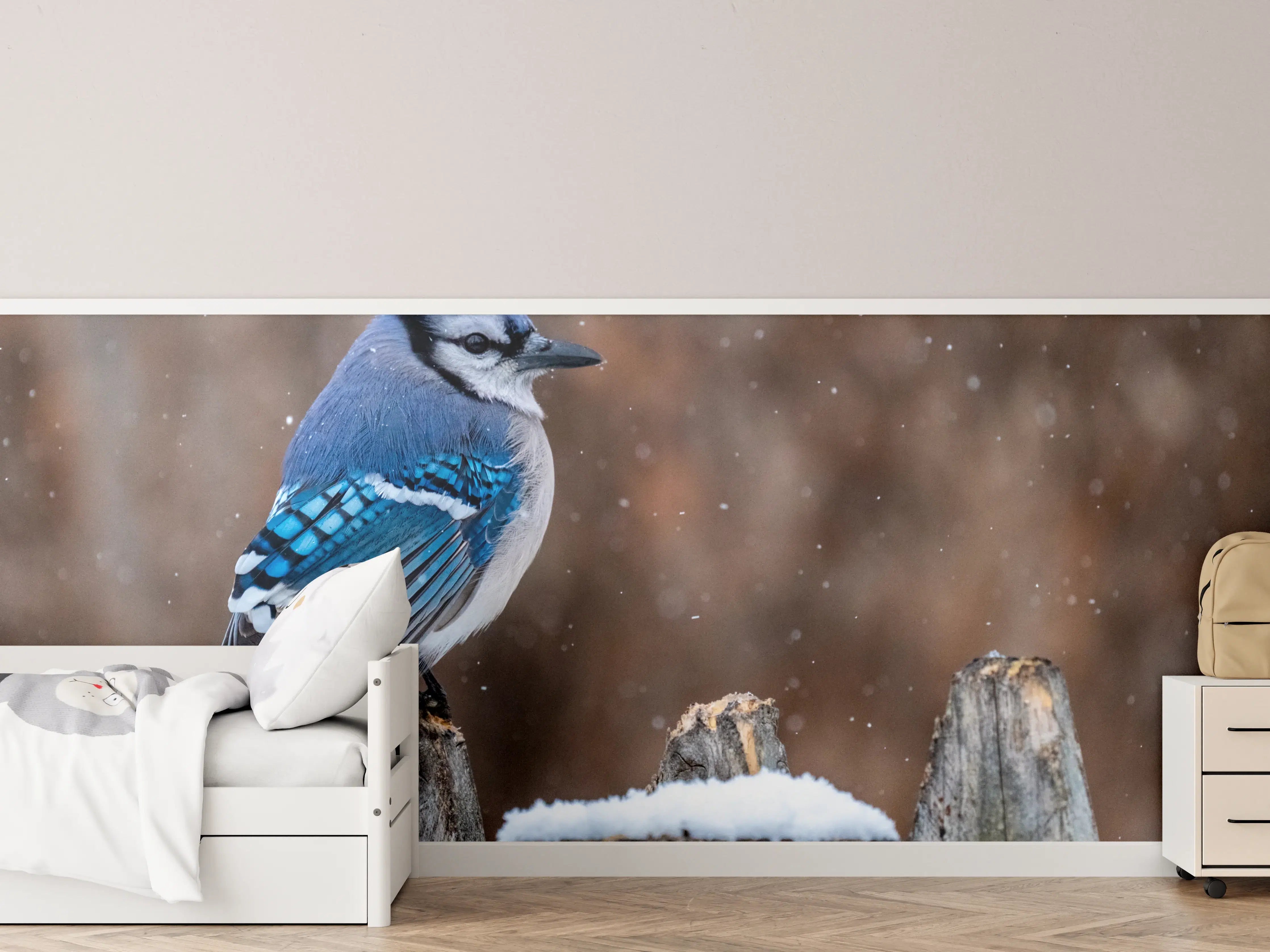 Kinderzimmer Wandgestaltung - Blaue Vogel auf Baumstumpf mit Schnee