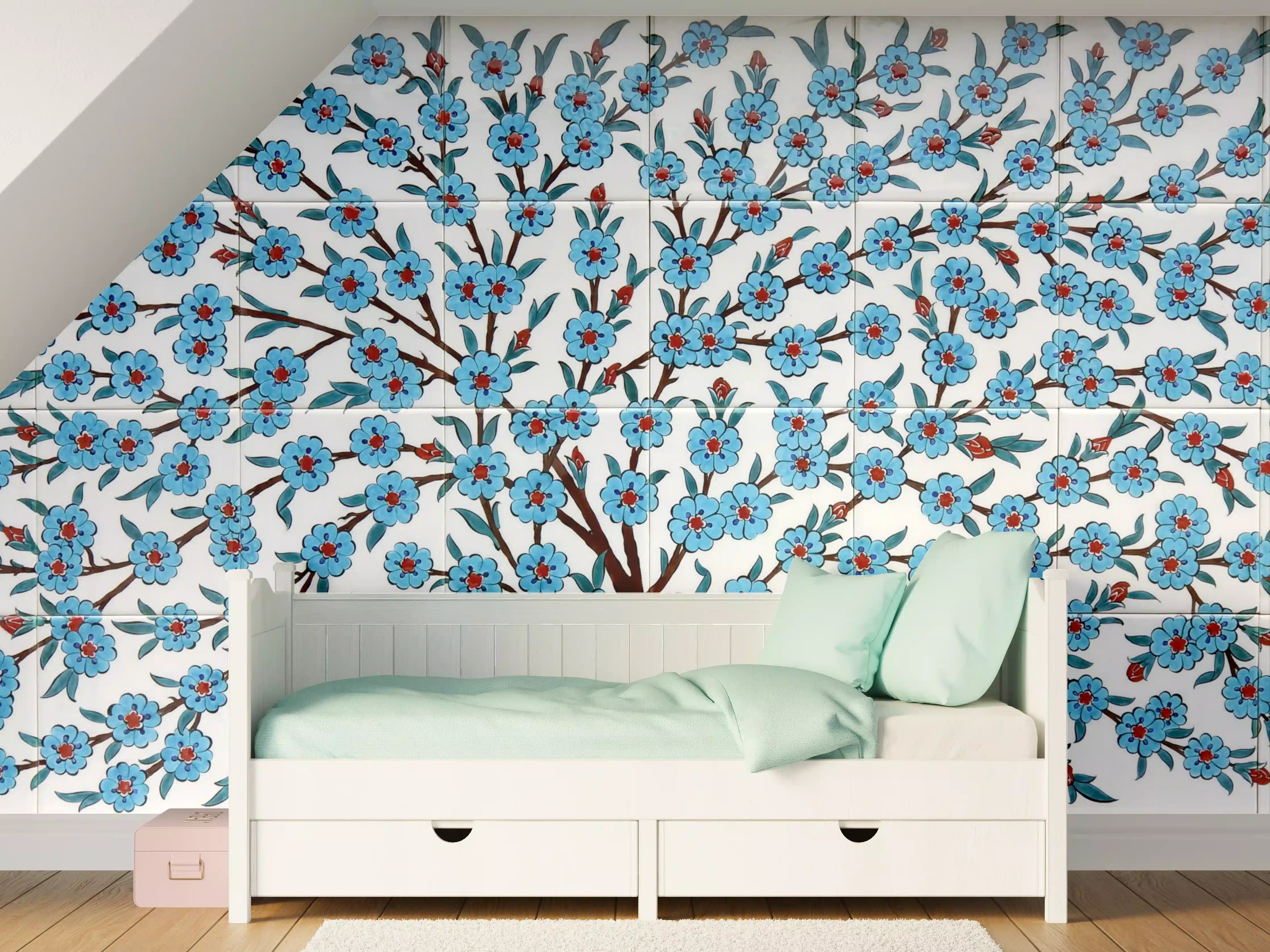 Kinderzimmer Wandgestaltung - Blühender Baum mit blauen Blättern und Vögeln