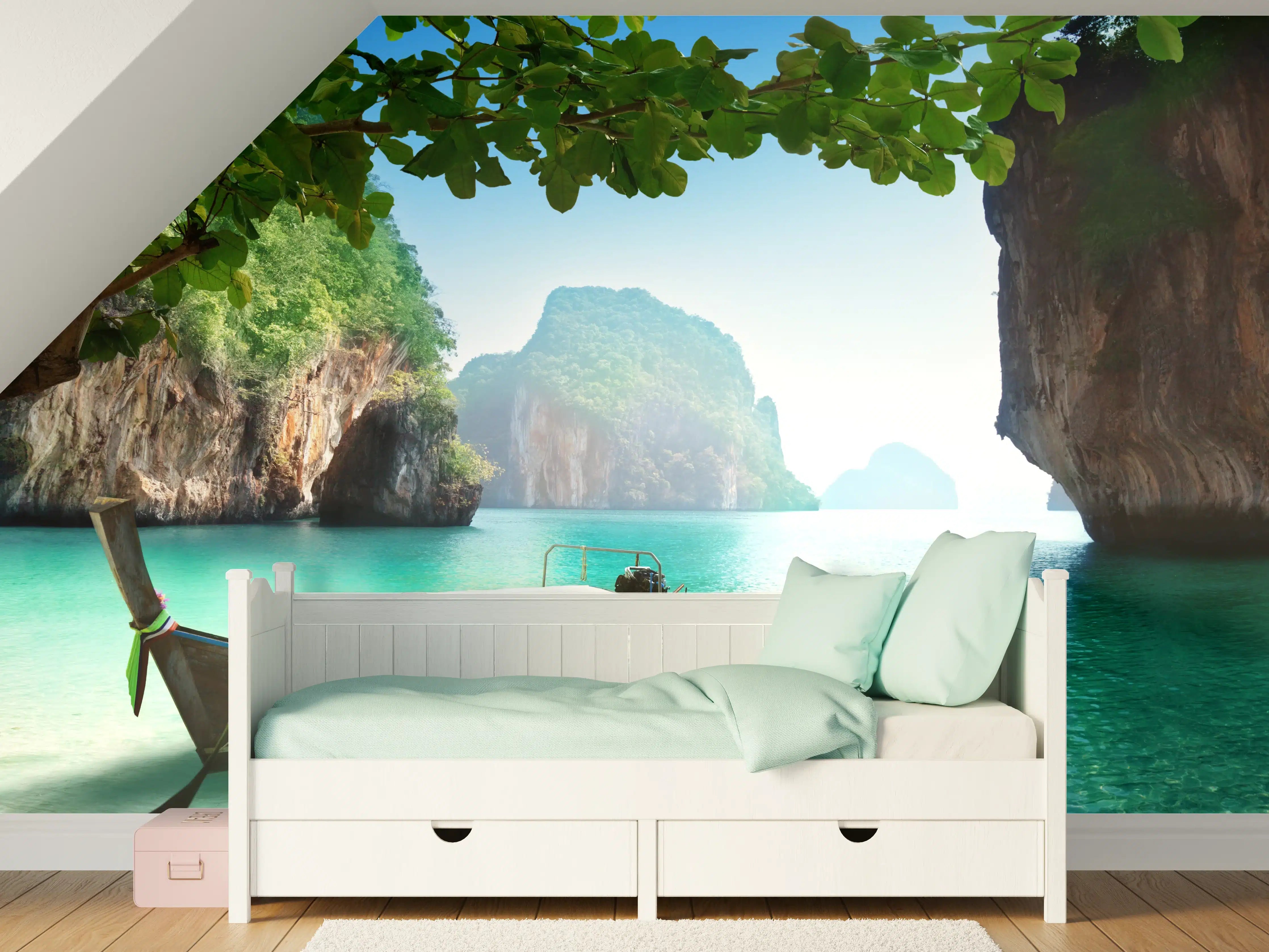 Kinderzimmer Wandgestaltung - Boot auf kleiner Insel in Thailand