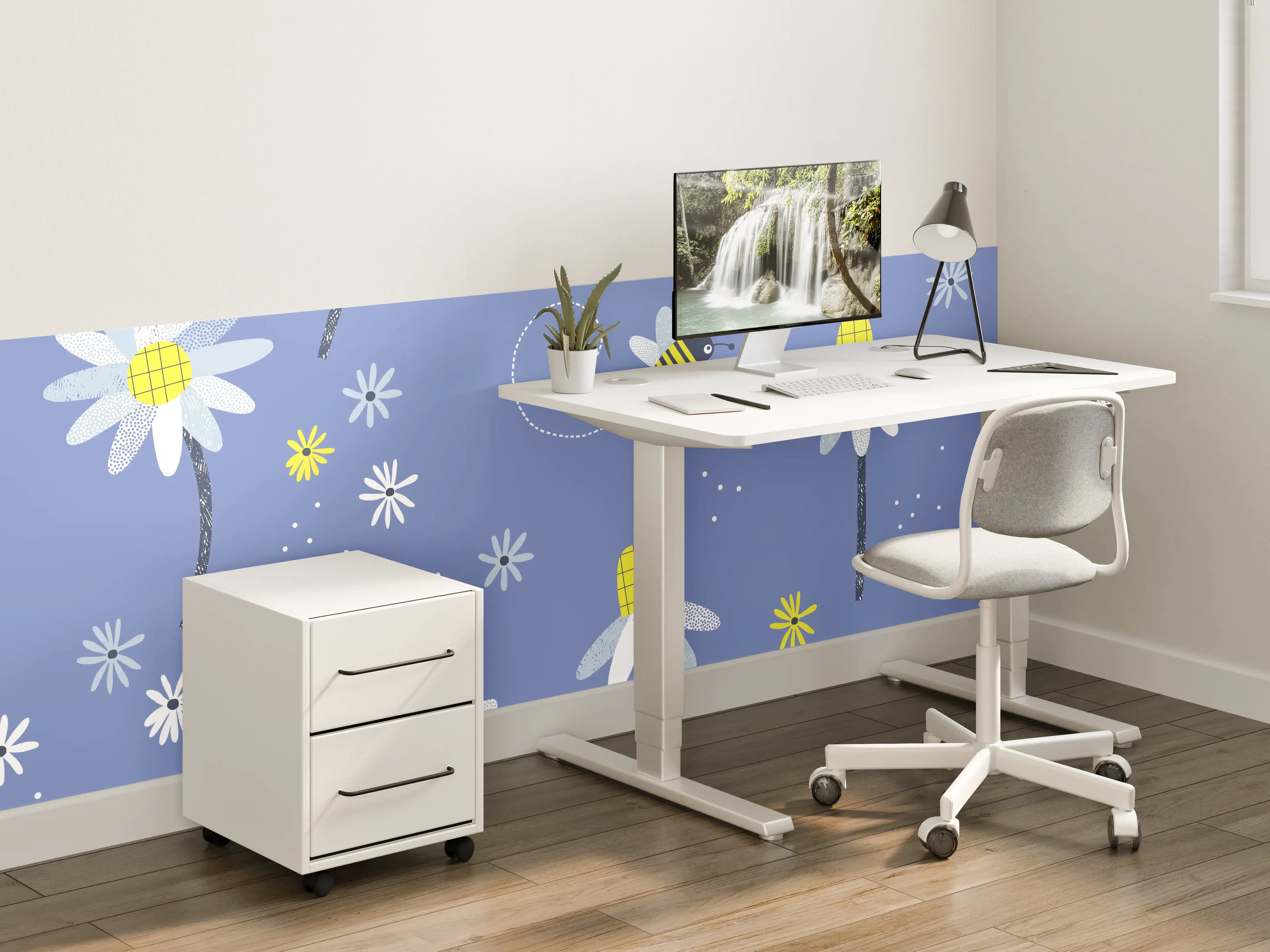 Kinderzimmer Wandgestaltung - Bunte Blumen und Bienen auf blauem Hintergrund