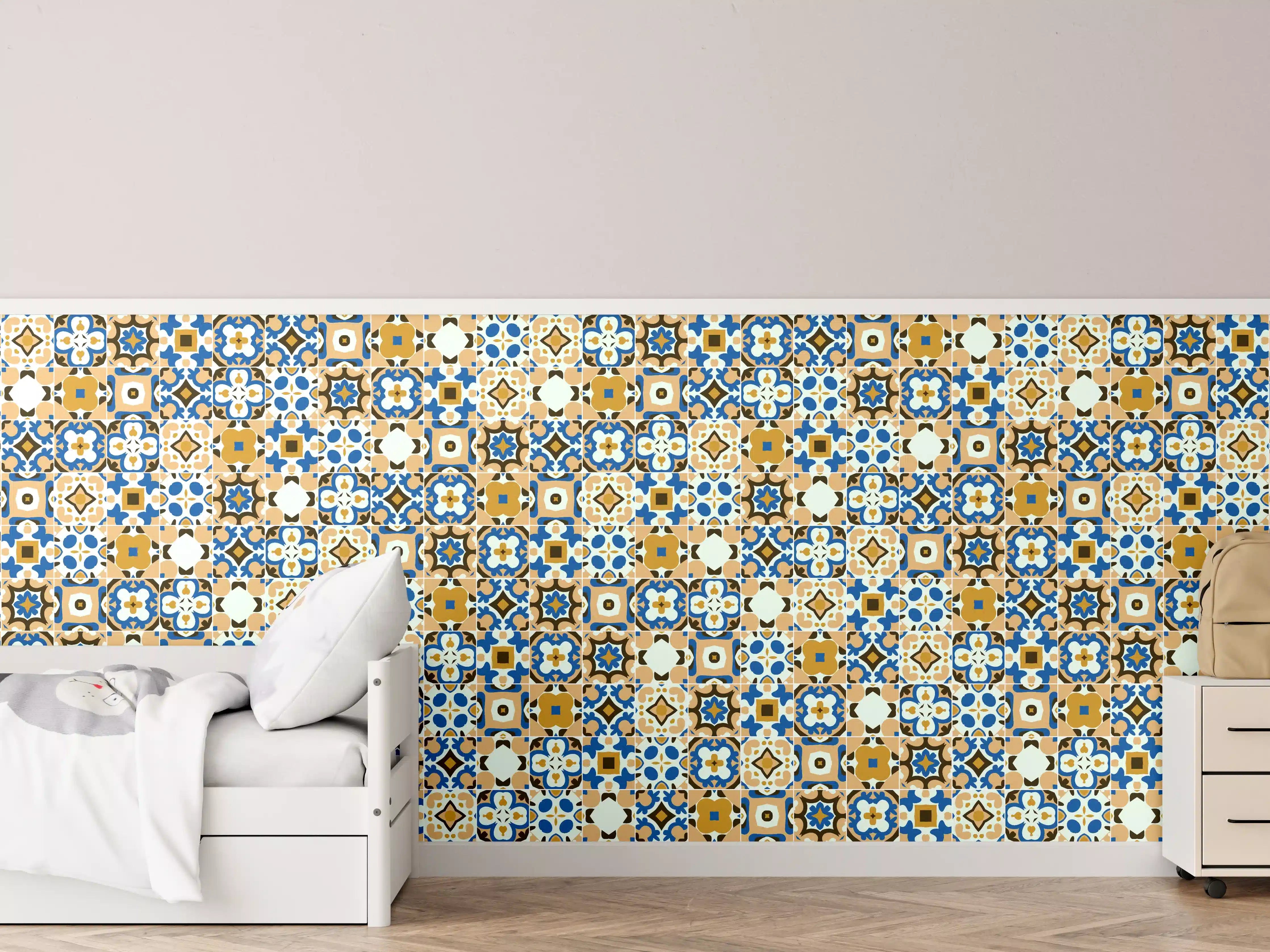 Kinderzimmer Wandgestaltung - Bunte Fliesenmuster in Blau, Gold und Creme