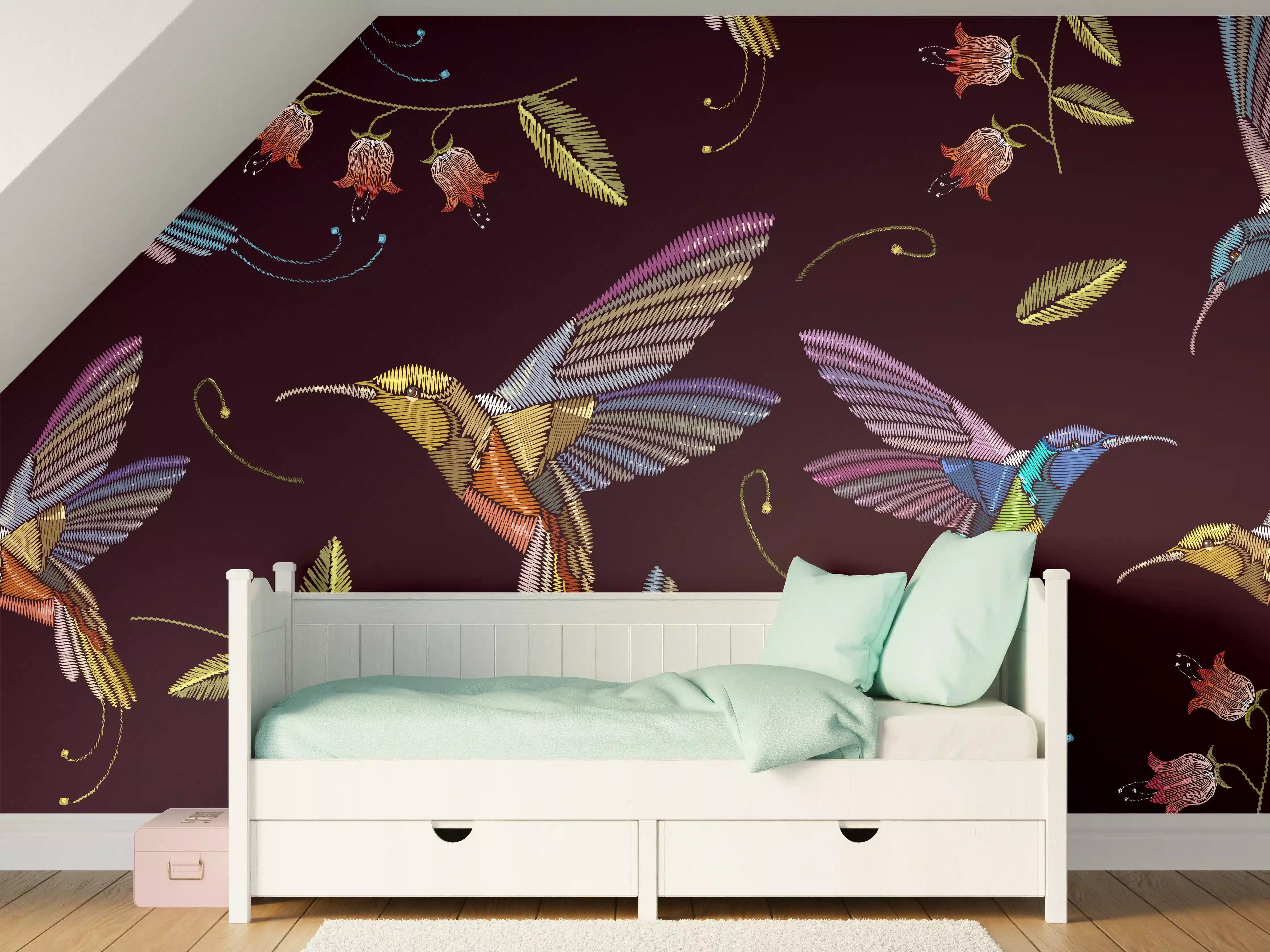 Kinderzimmer Wandgestaltung - Bunte Kolibri-Stickerei-Muster