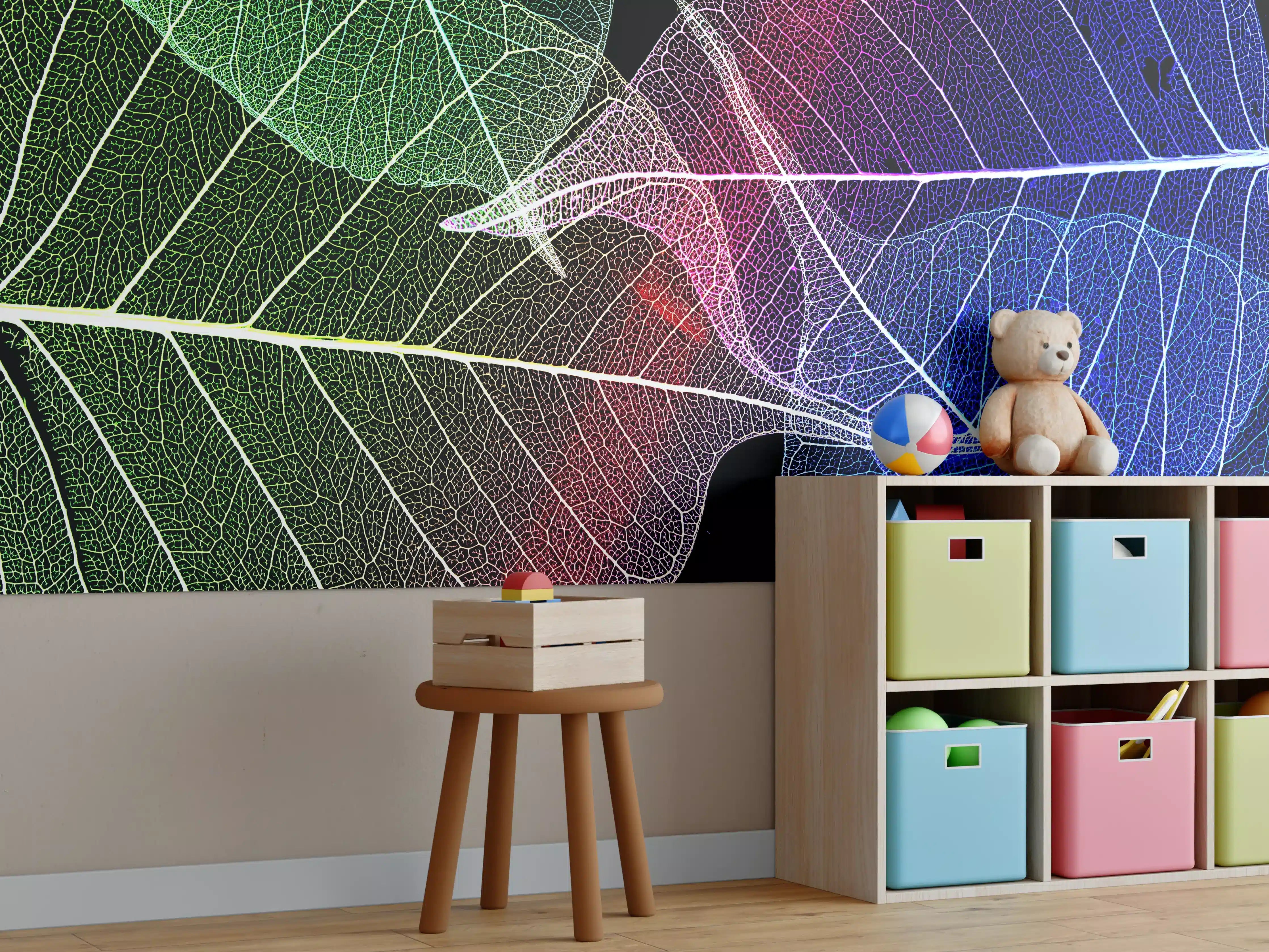 Kinderzimmer Wandgestaltung - Bunte Laubtextur auf Schwarz
