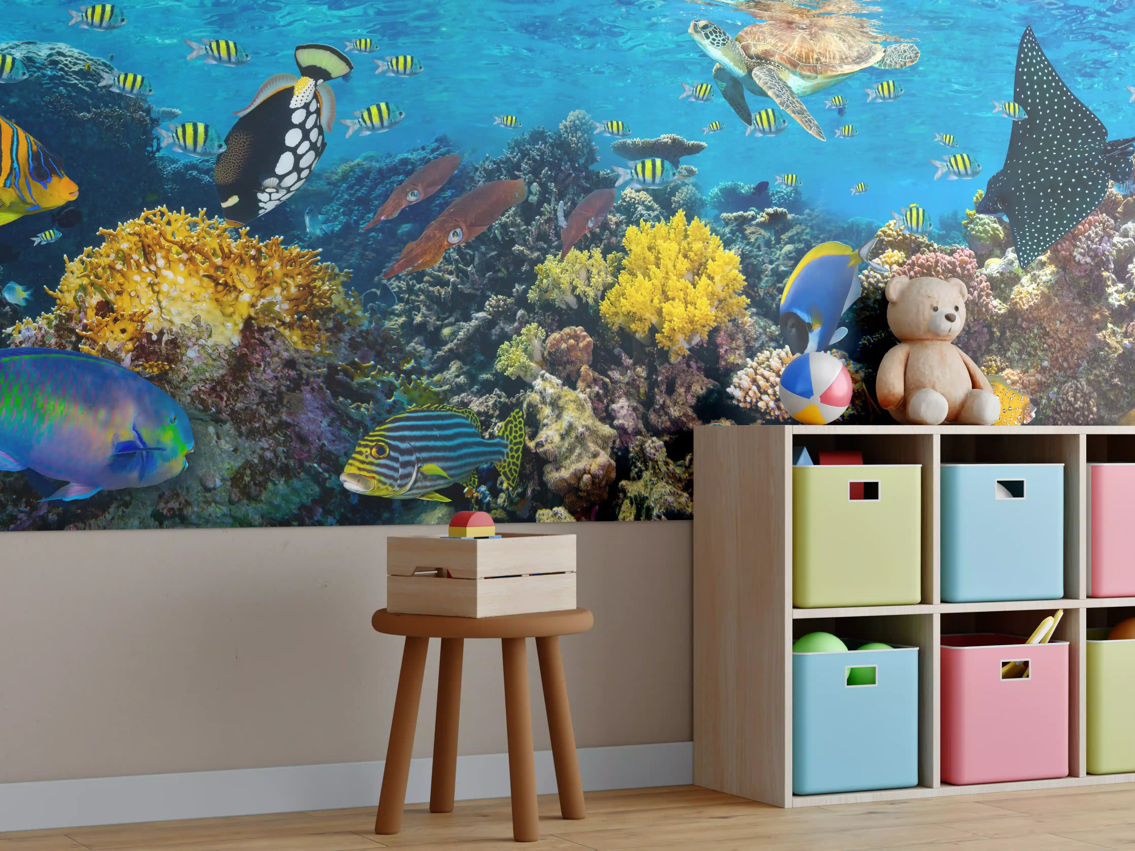 Kinderzimmer Wandgestaltung - Bunte Meereswelt mit Korallen und Fischen