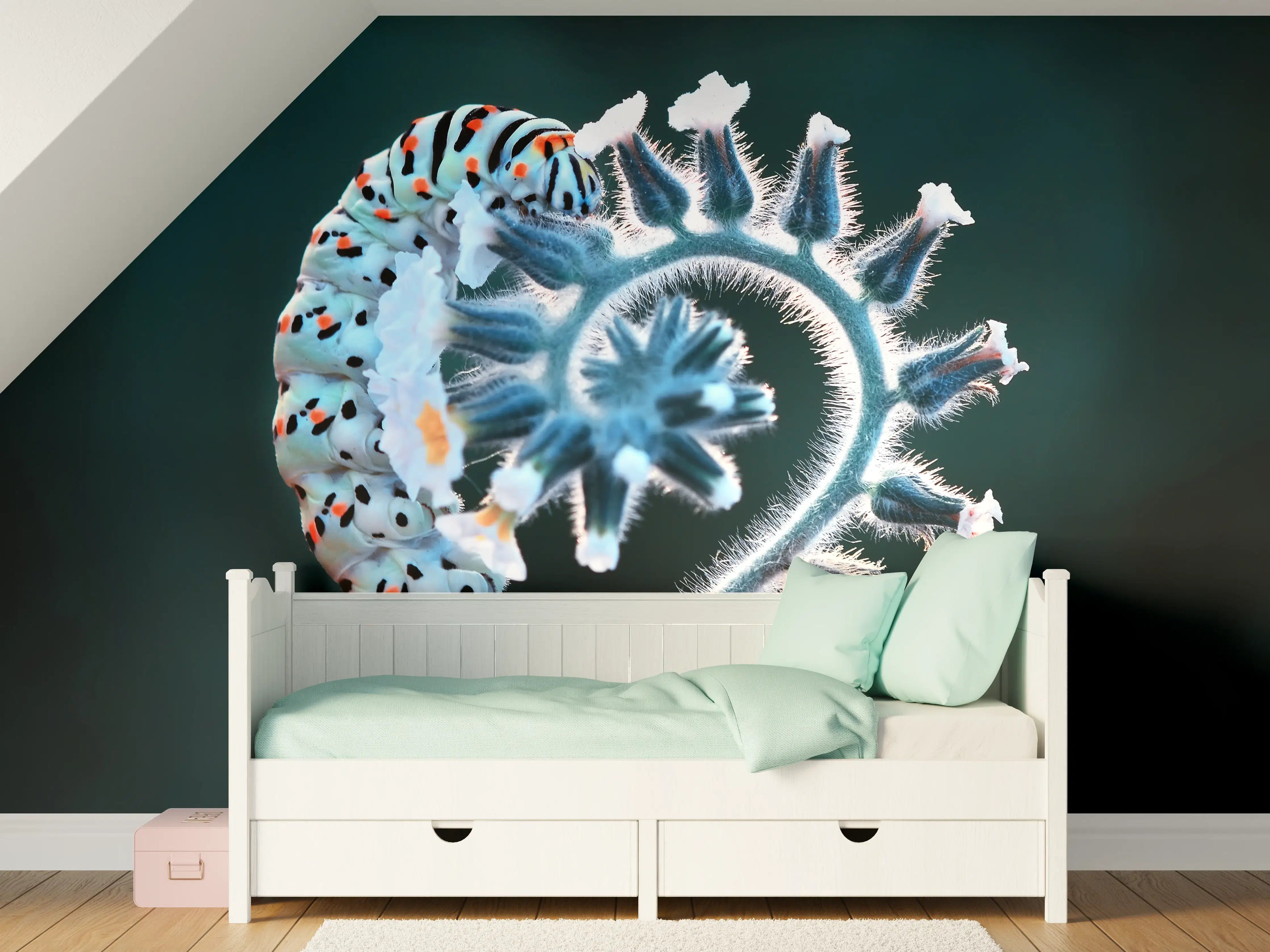 Kinderzimmer Wandgestaltung - Bunte Raupe auf zarten Pflanzen