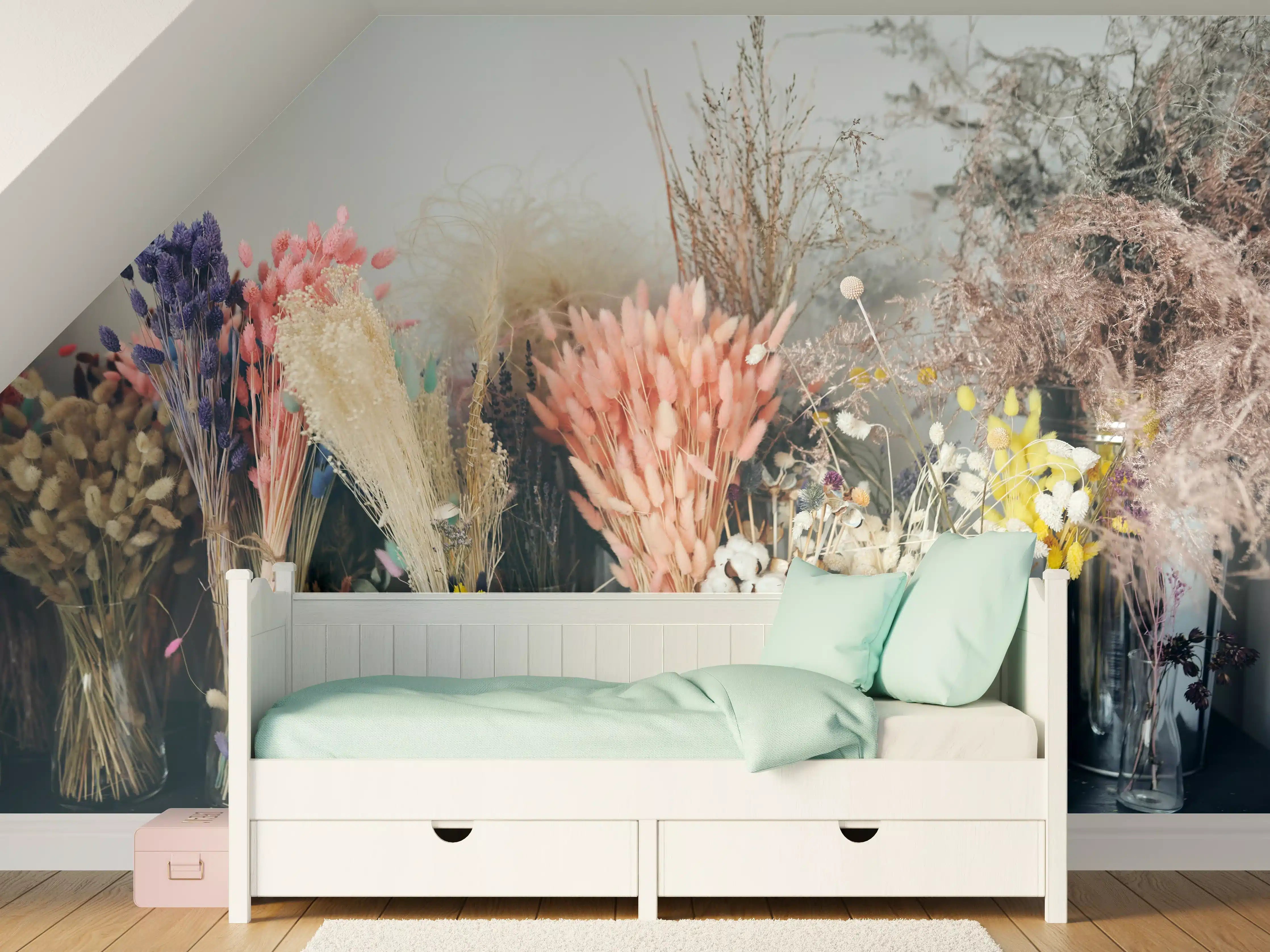 Kinderzimmer Wandgestaltung - Bunte Trockenblumen im Regal