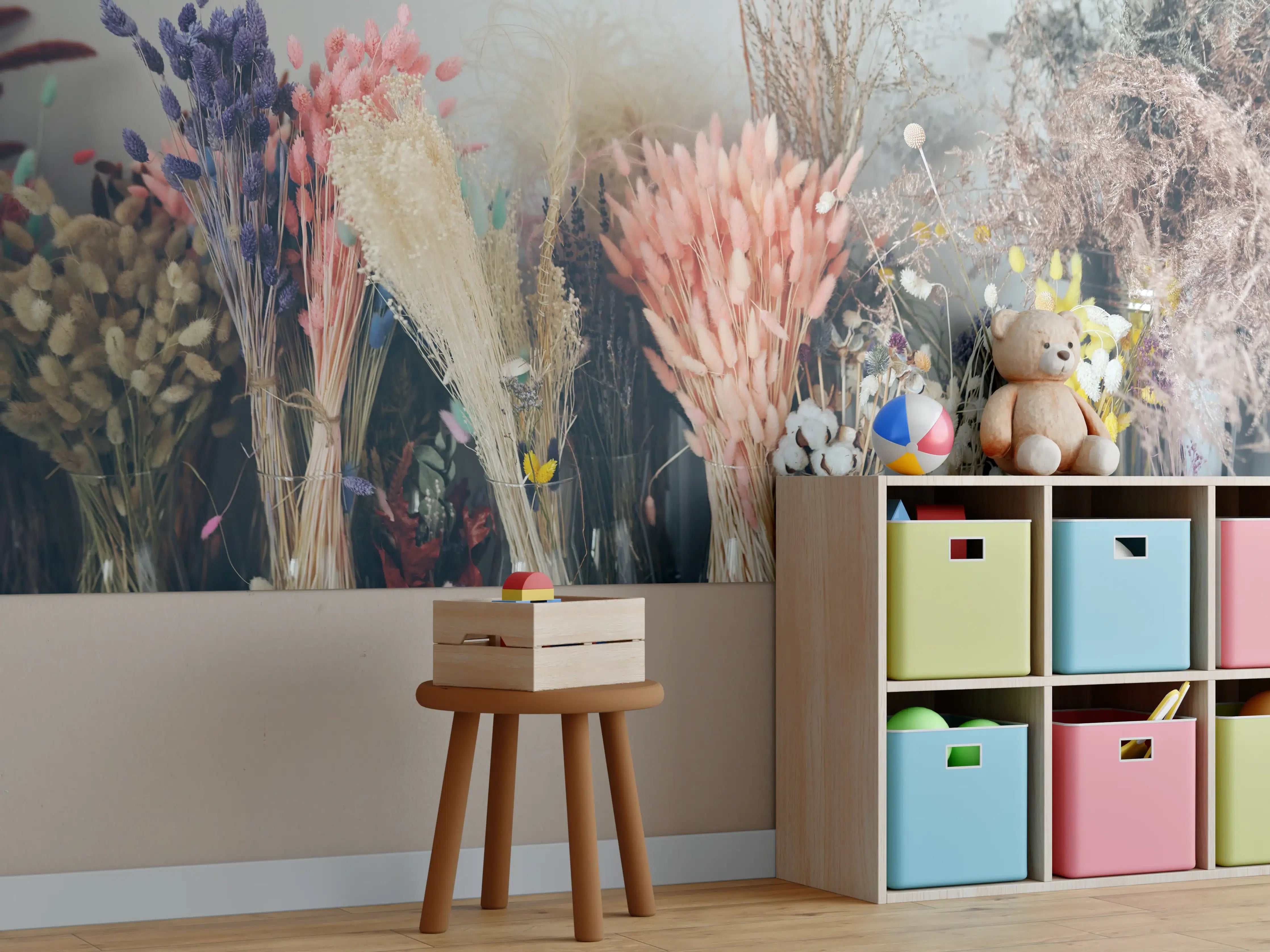 Kinderzimmer Wandgestaltung - Bunte Trockenblumen im Regal