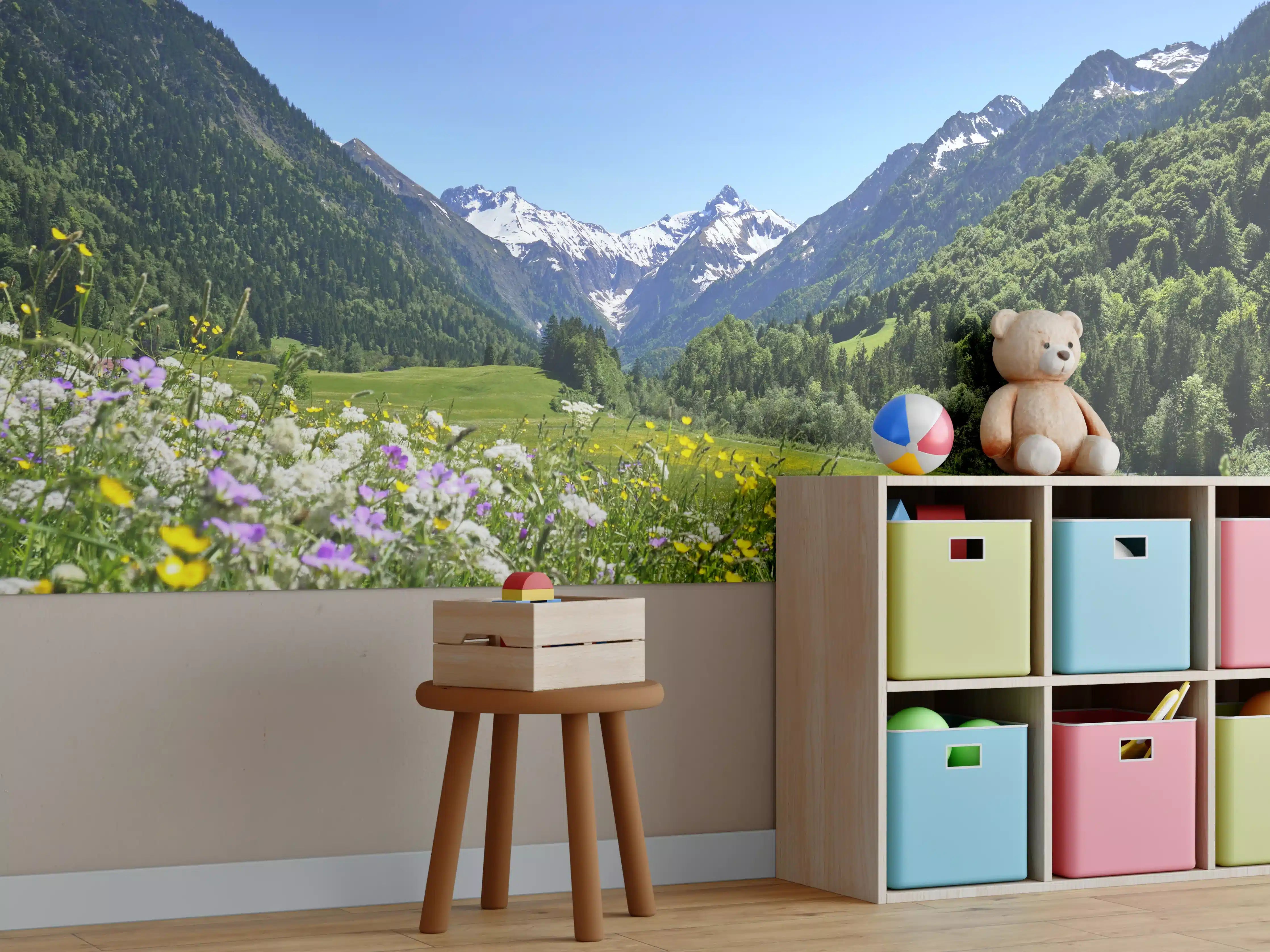 Kinderzimmer Wandgestaltung - Bunte Wiese in den Alpen