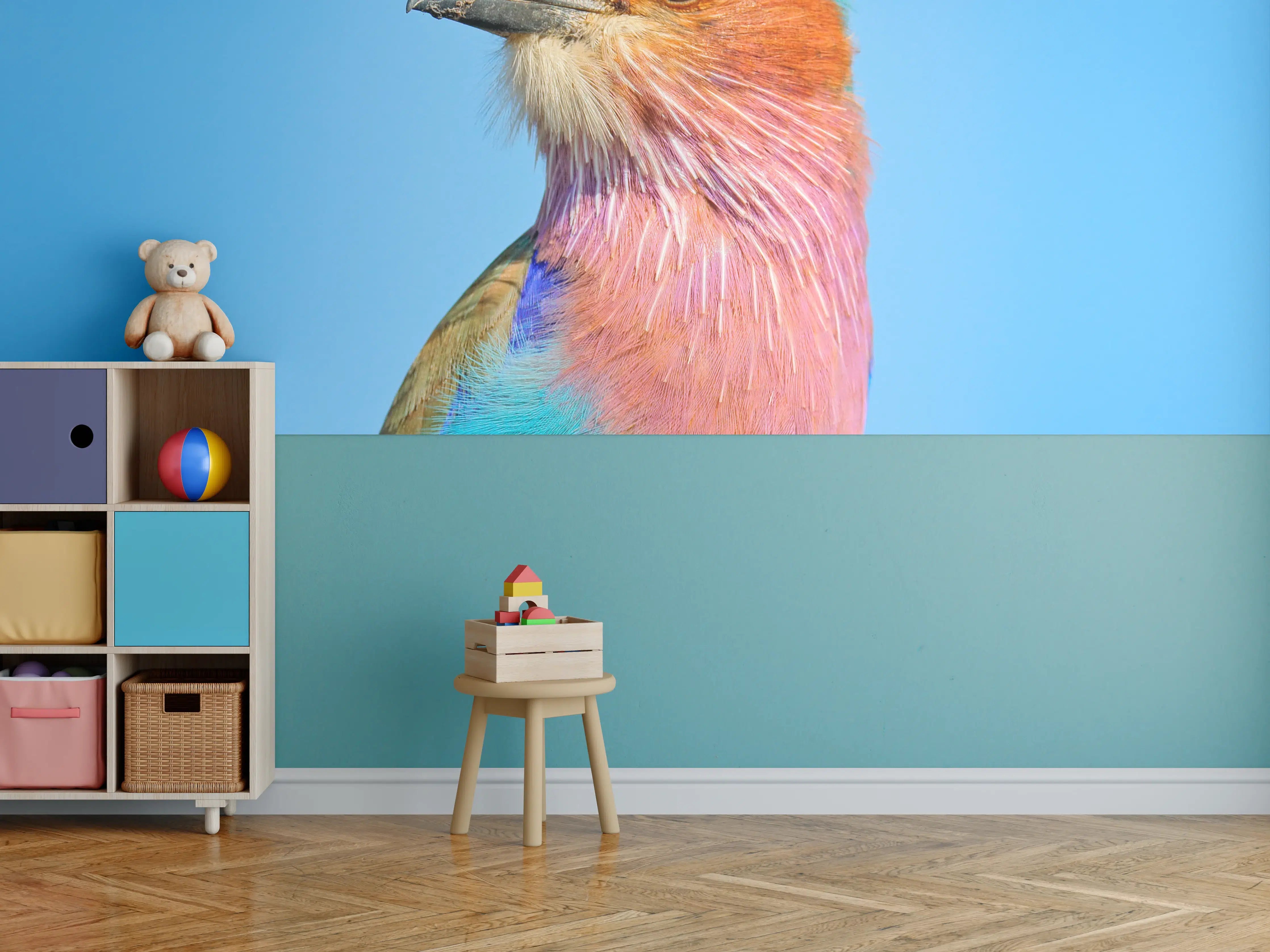 Kinderzimmer Wandgestaltung - Bunter Paradiesvogel vor Himmelblauem Hintergrund