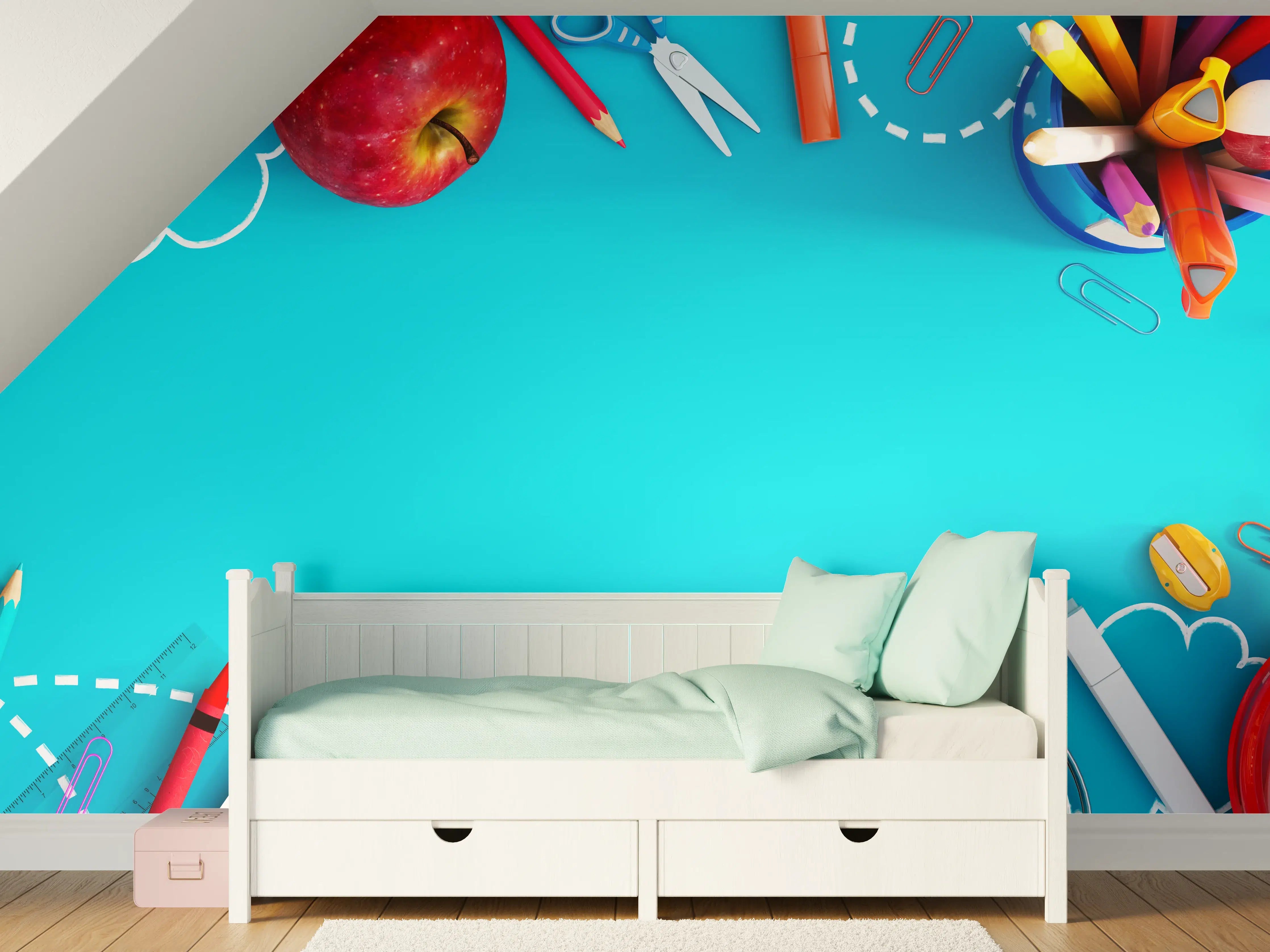 Kinderzimmer Wandgestaltung - Buntes Schulmaterial auf Türkis