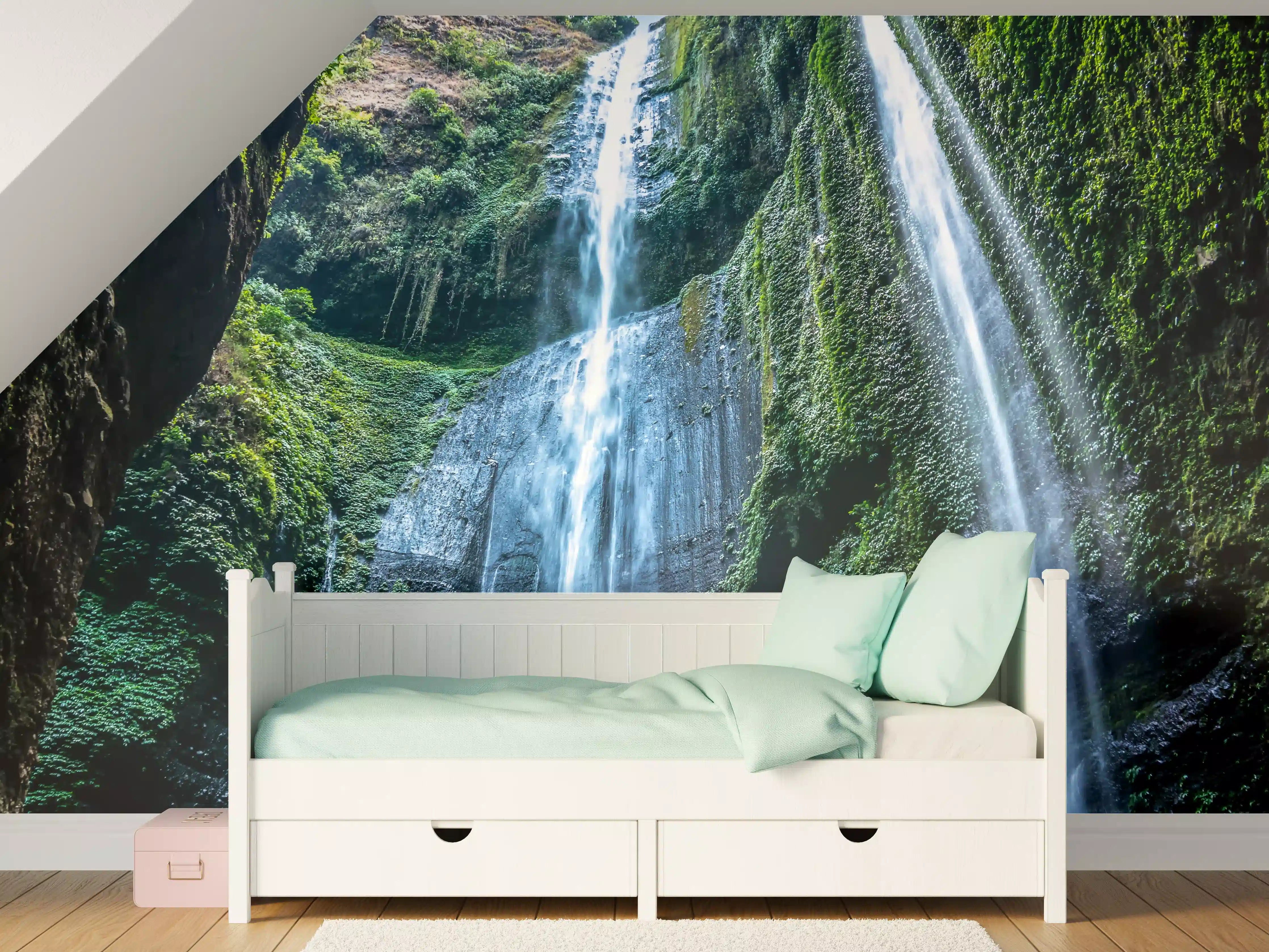Kinderzimmer Wandgestaltung - Der Madakaripura-Wasserfall in Indonesien