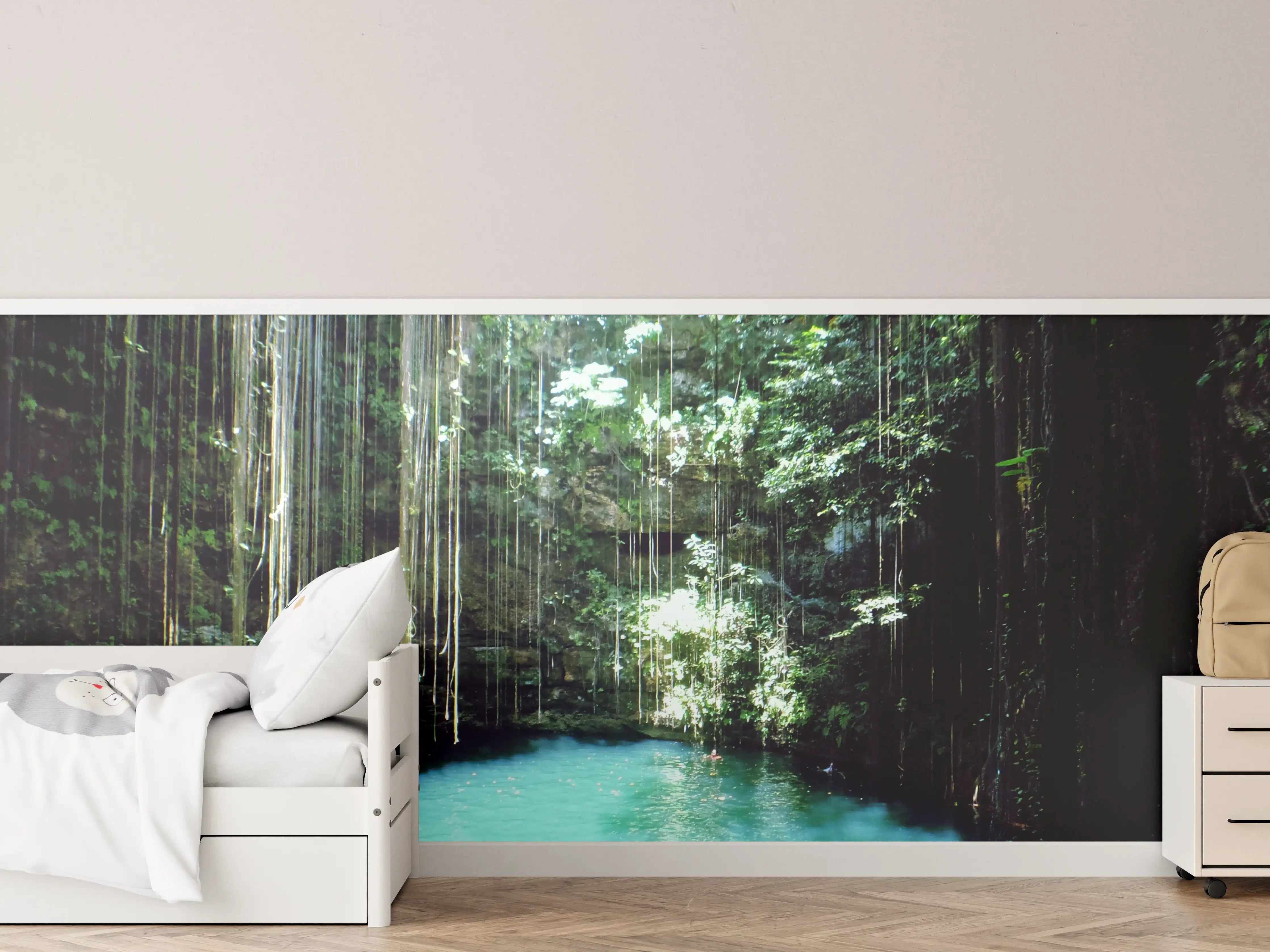 Kinderzimmer Wandgestaltung - Dicht bewachsener Wasserfall in tropischer Umgebung