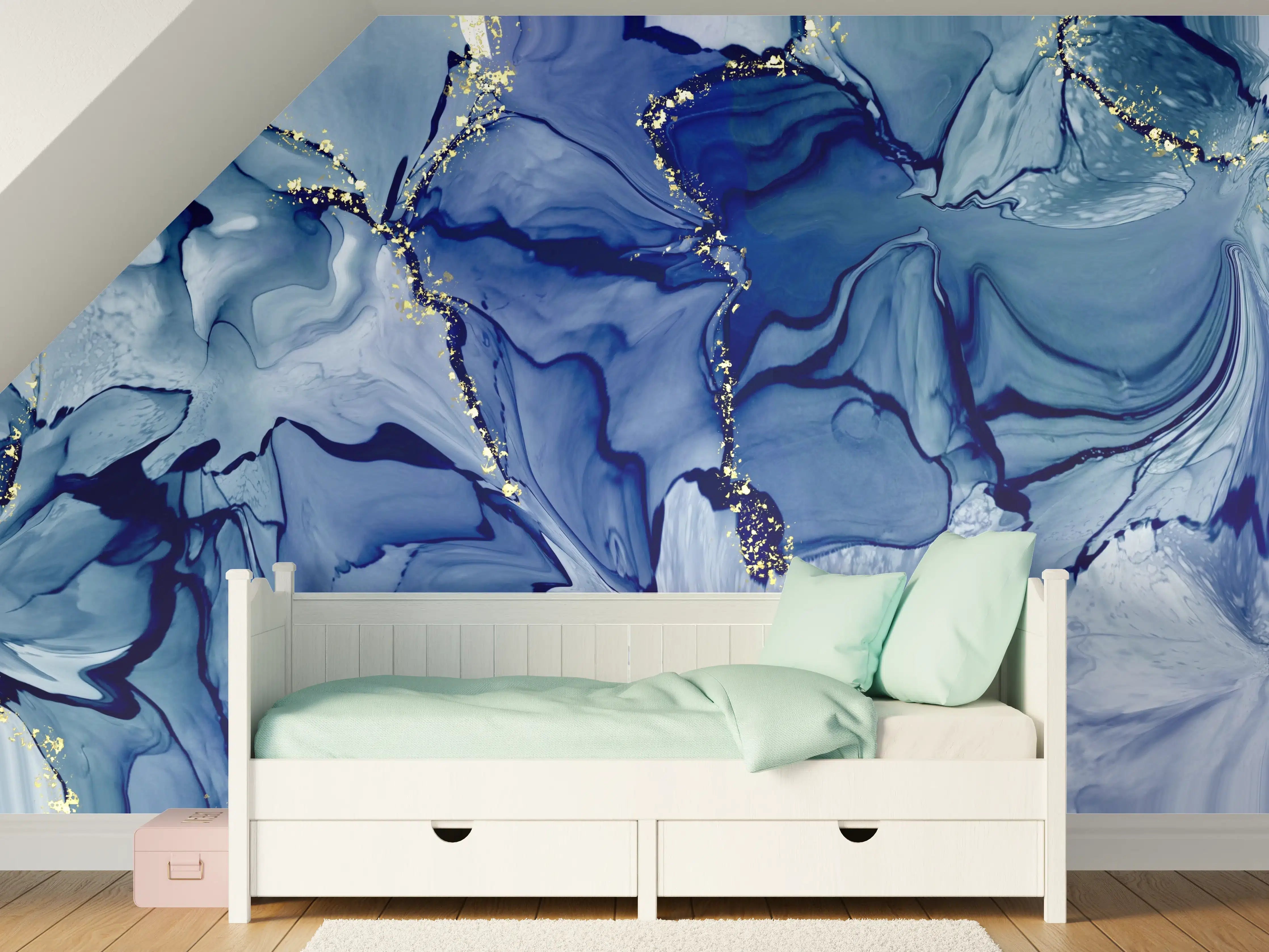 Kinderzimmer Wandgestaltung - Dunkelblaue Tinte mit Goldelementen