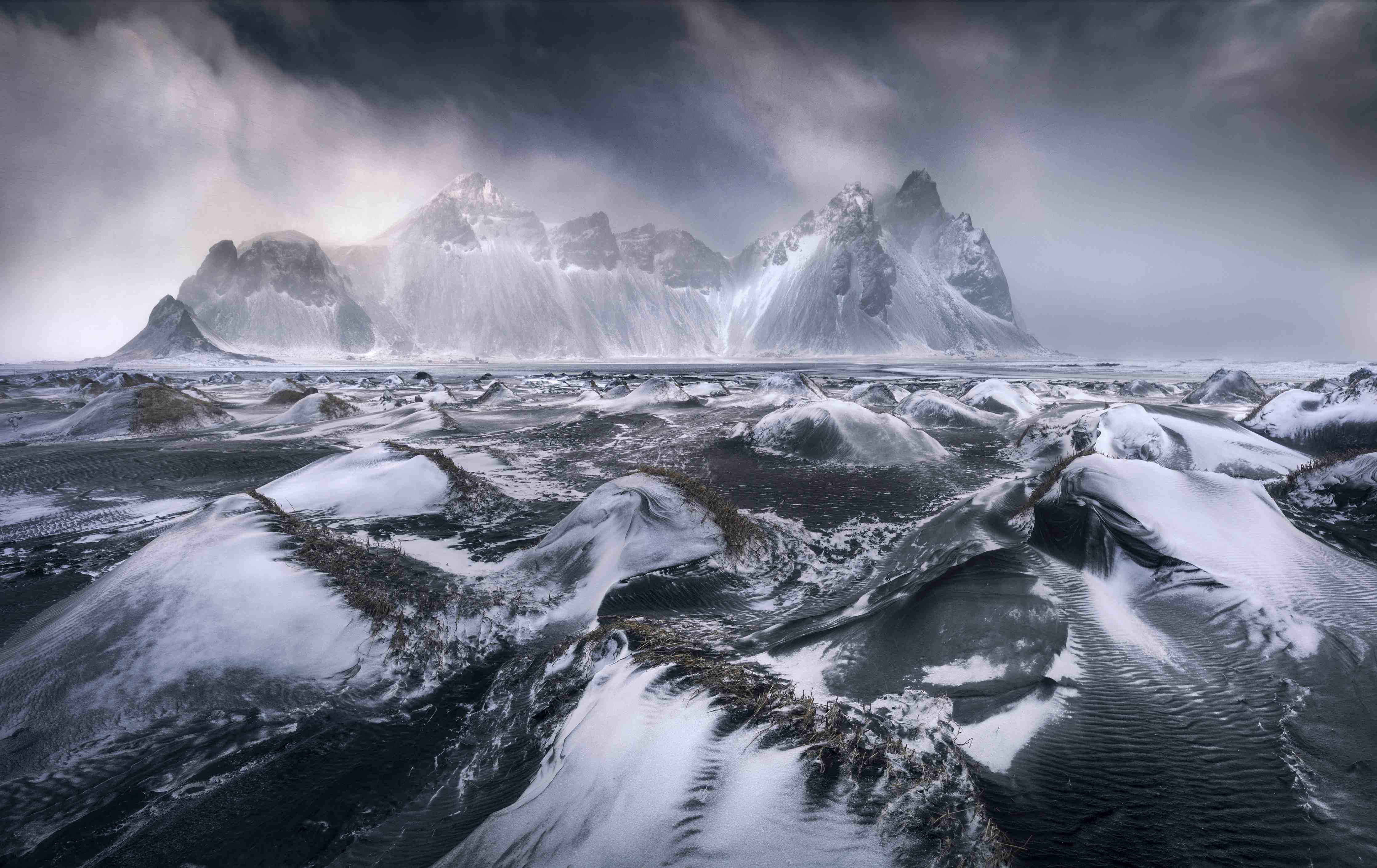 Kinderzimmer Wandgestaltung-Eisige Schneelandschaft Berge
