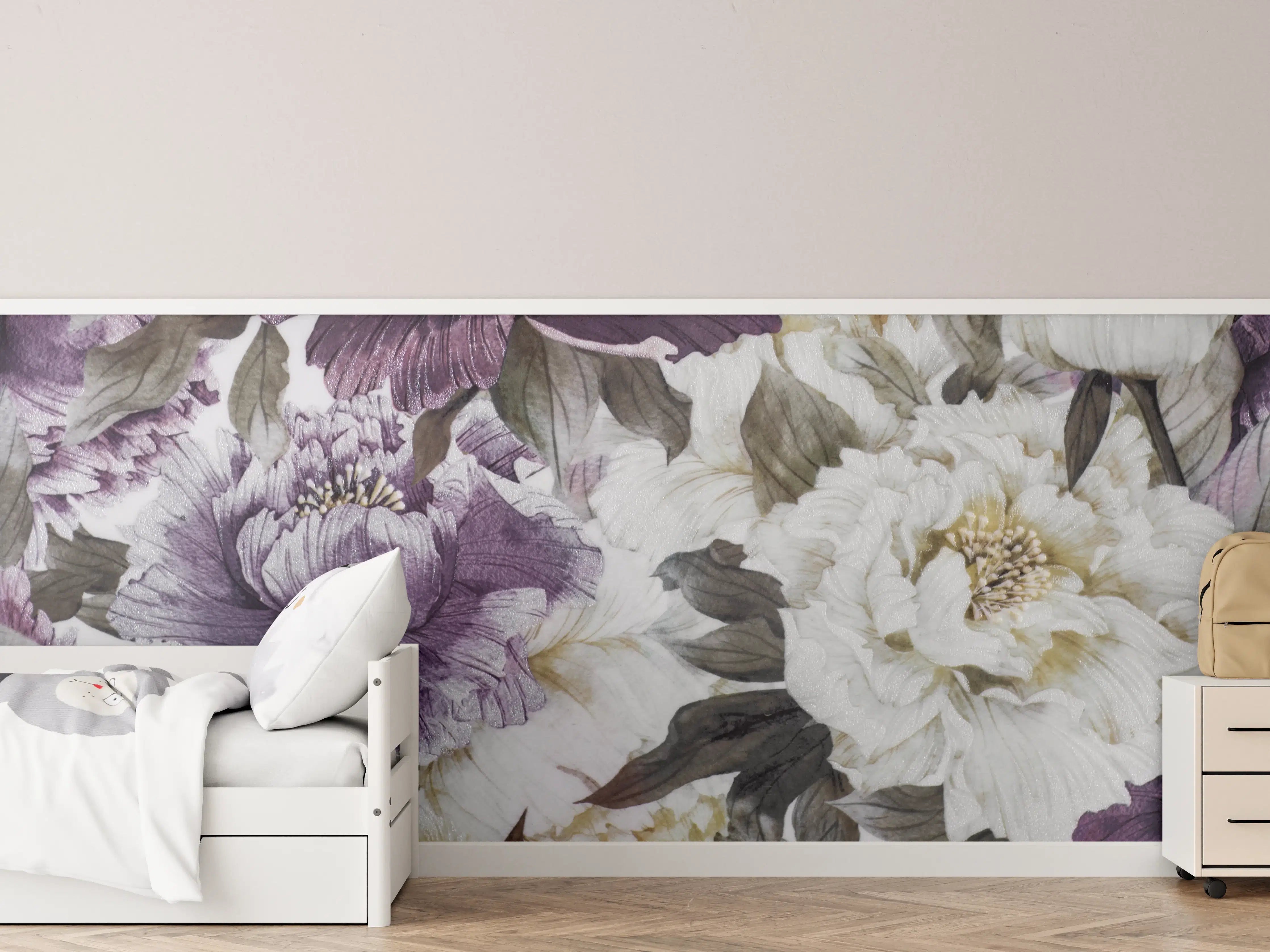 Kinderzimmer Wandgestaltung - Elegante Blumenmuster in Purpur und Creme