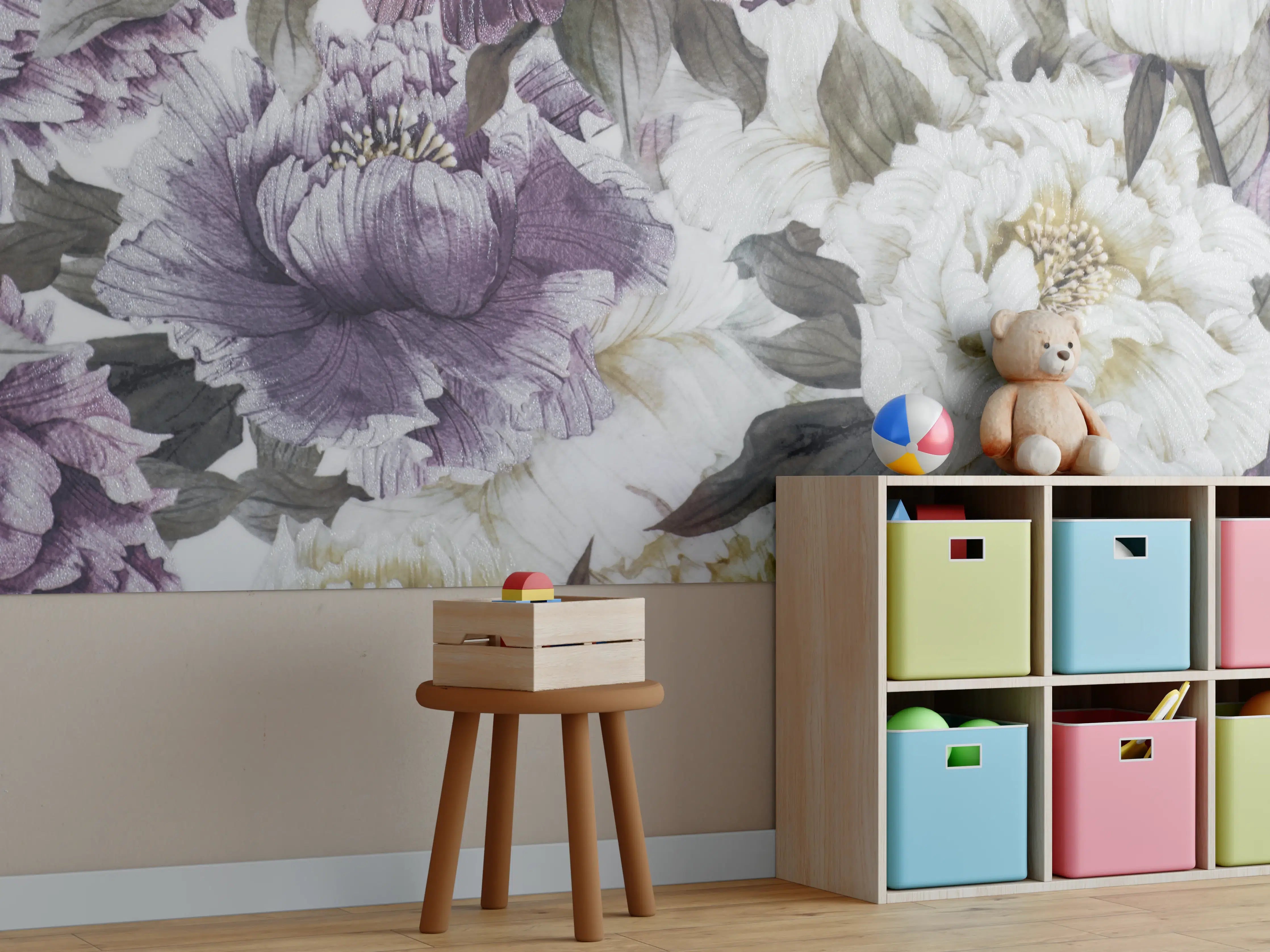 Kinderzimmer Wandgestaltung - Elegante Blumenmuster in Purpur und Creme