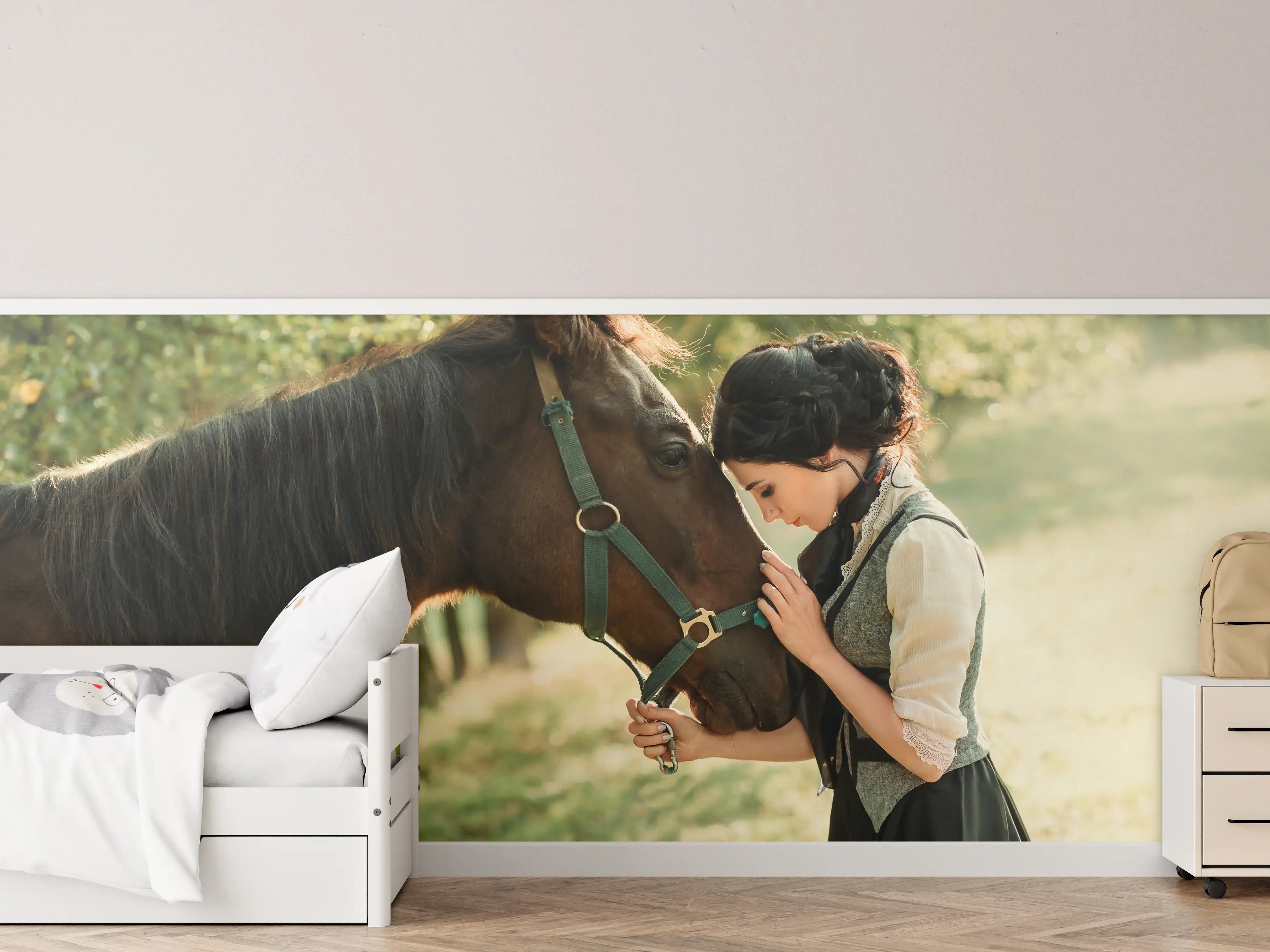 Kinderzimmer Wandgestaltung - Elegante Dame mit Pferd 