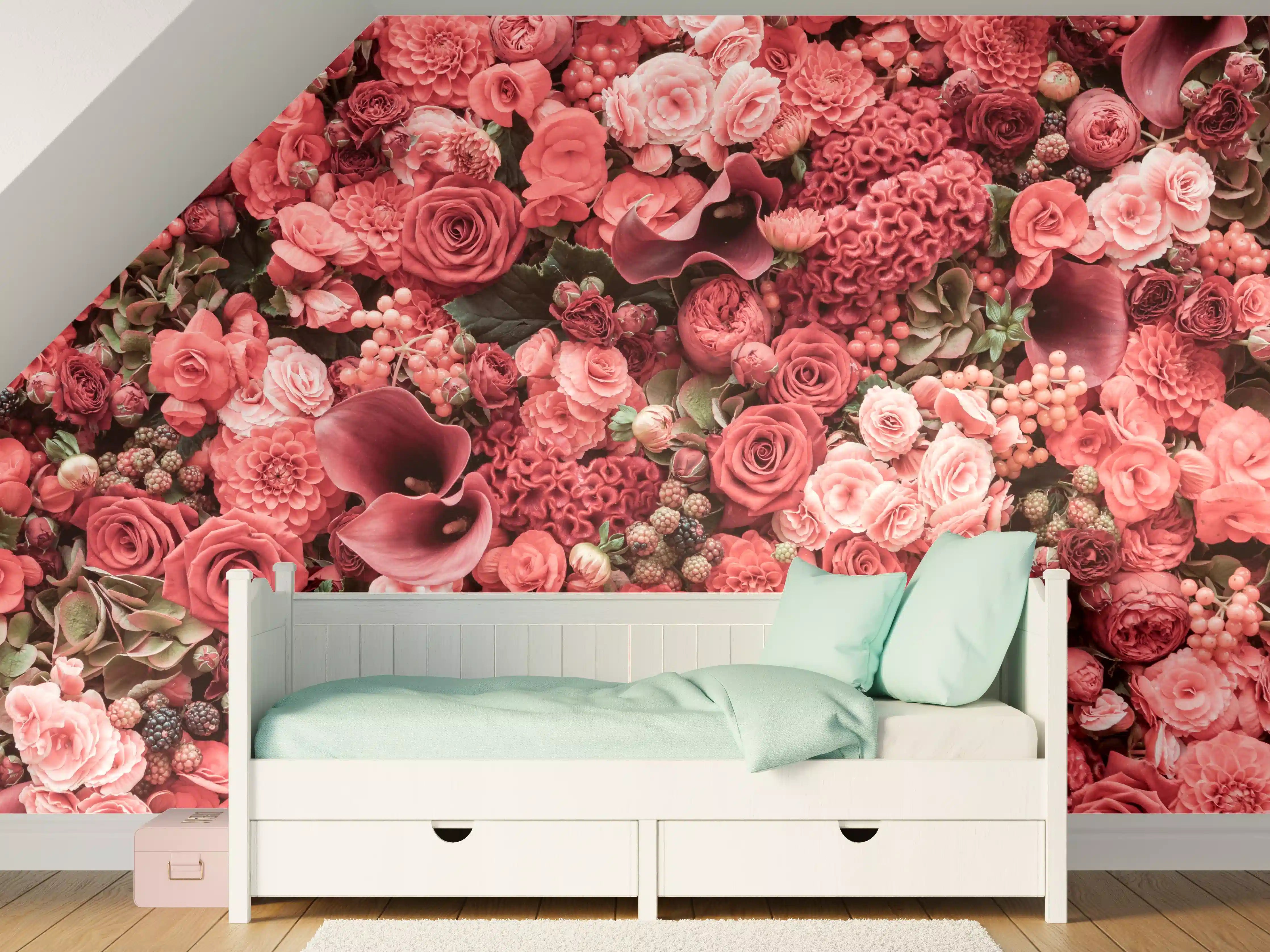 Kinderzimmer Wandgestaltung - Eleganter Blumenmix in Pink und Bordeaux