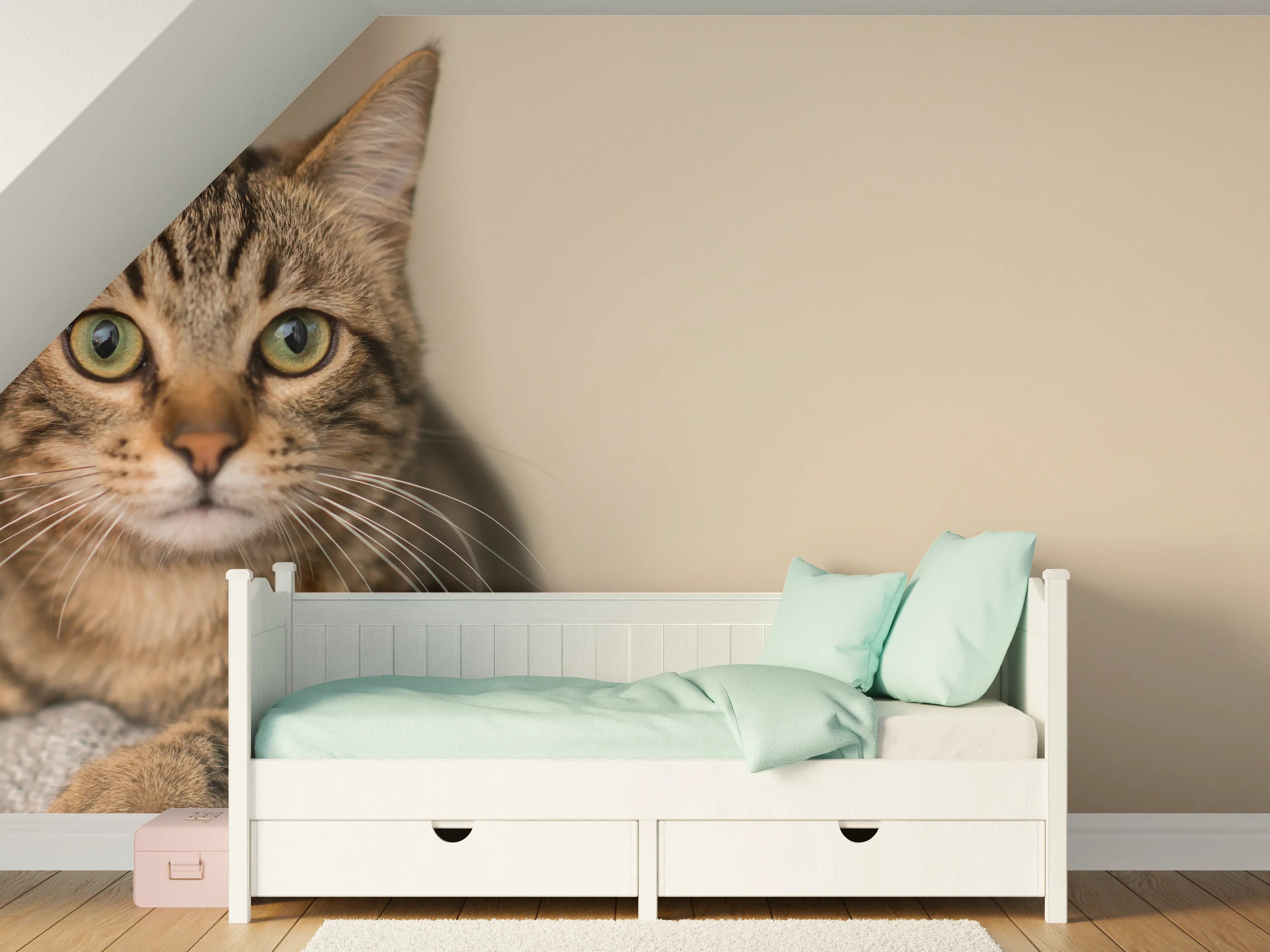 Kinderzimmer Wandgestaltung - Entspannte Hauskatze in Beige-Braun