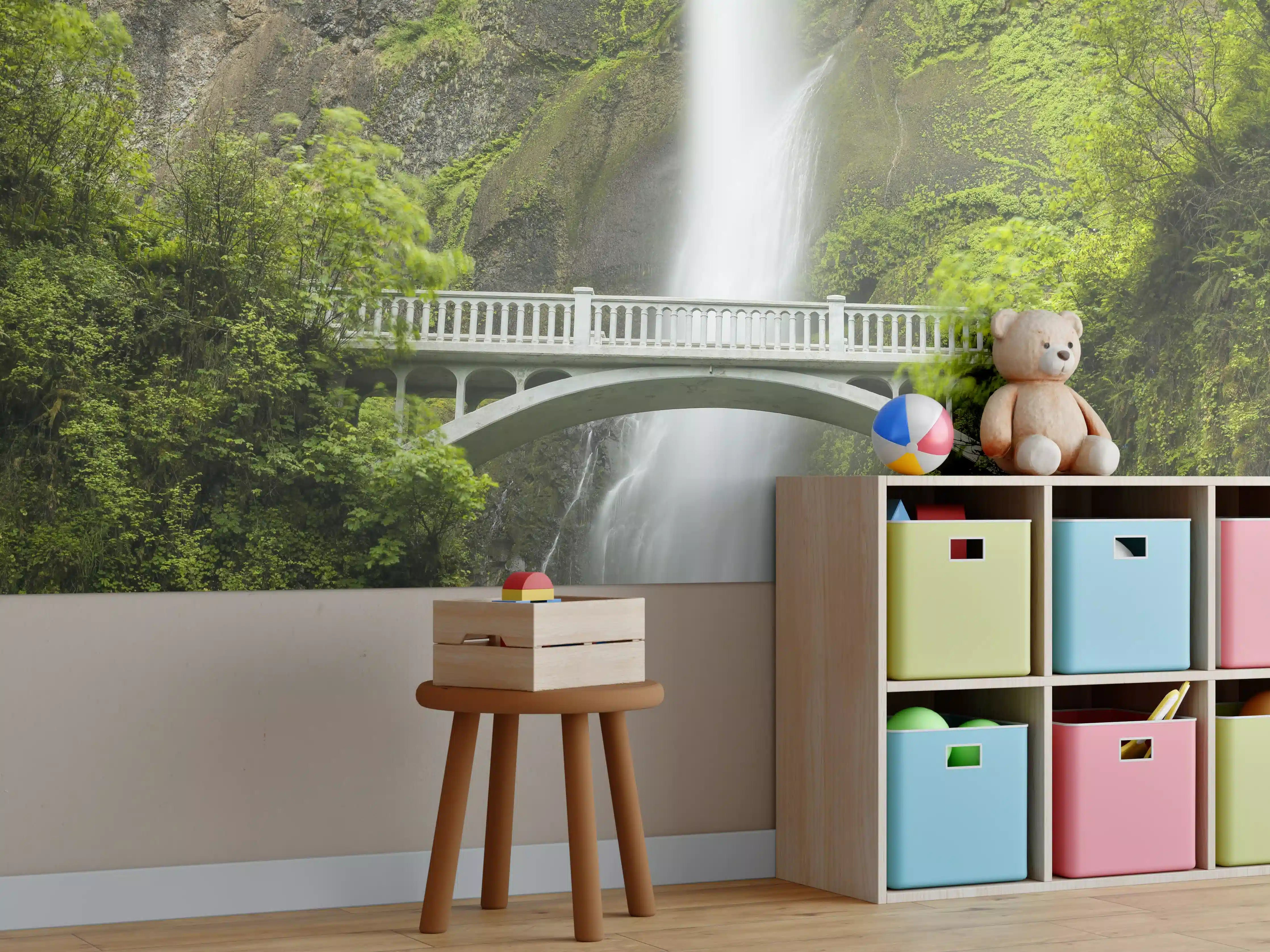 Kinderzimmer Wandgestaltung - Erhabene grüne Wasserfall Landschaft mit sanften Grautönen
