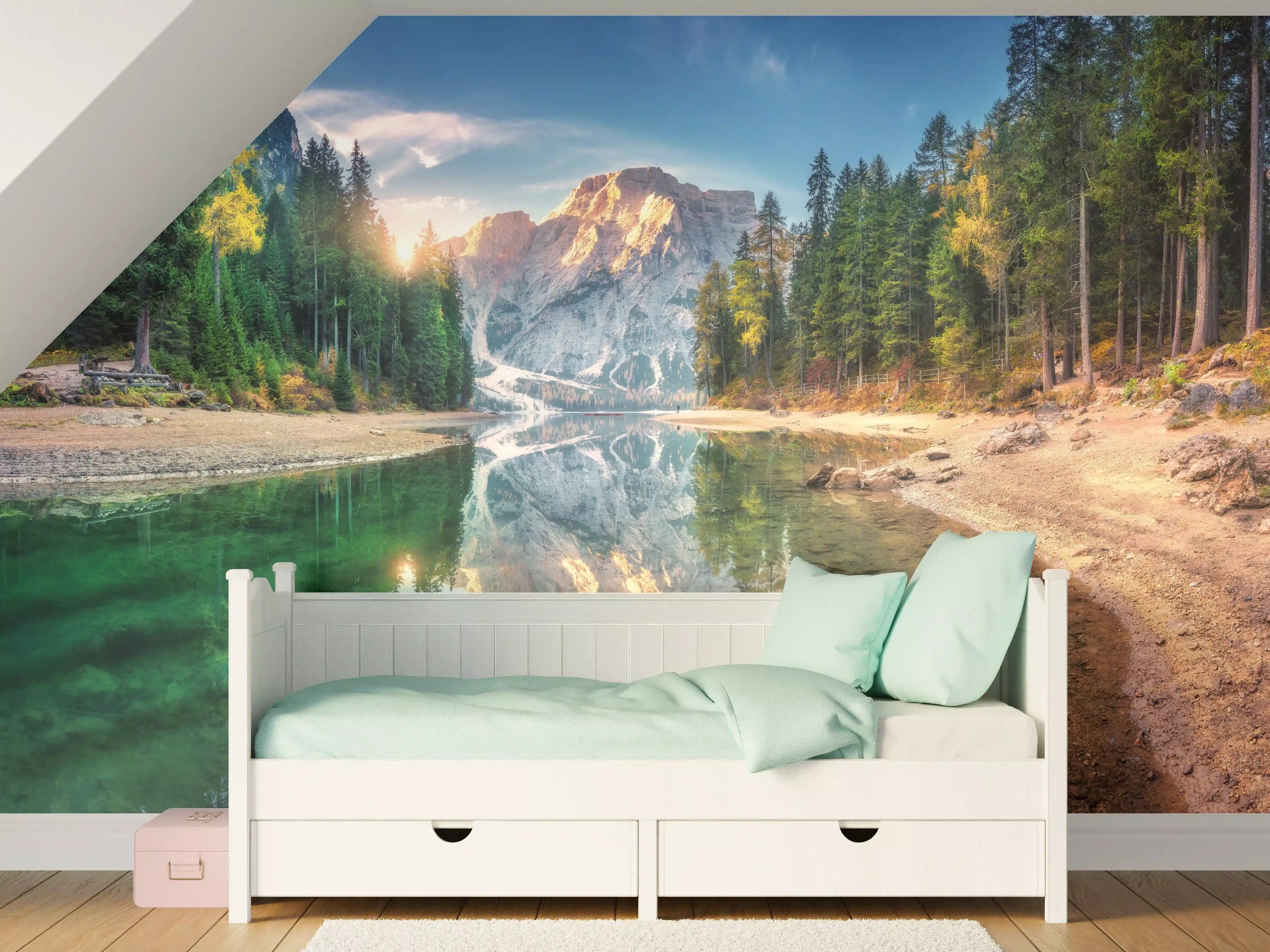 Kinderzimmer Wandgestaltung - Erstaunlicher Pragser Wildsee bei Sonnenaufgang