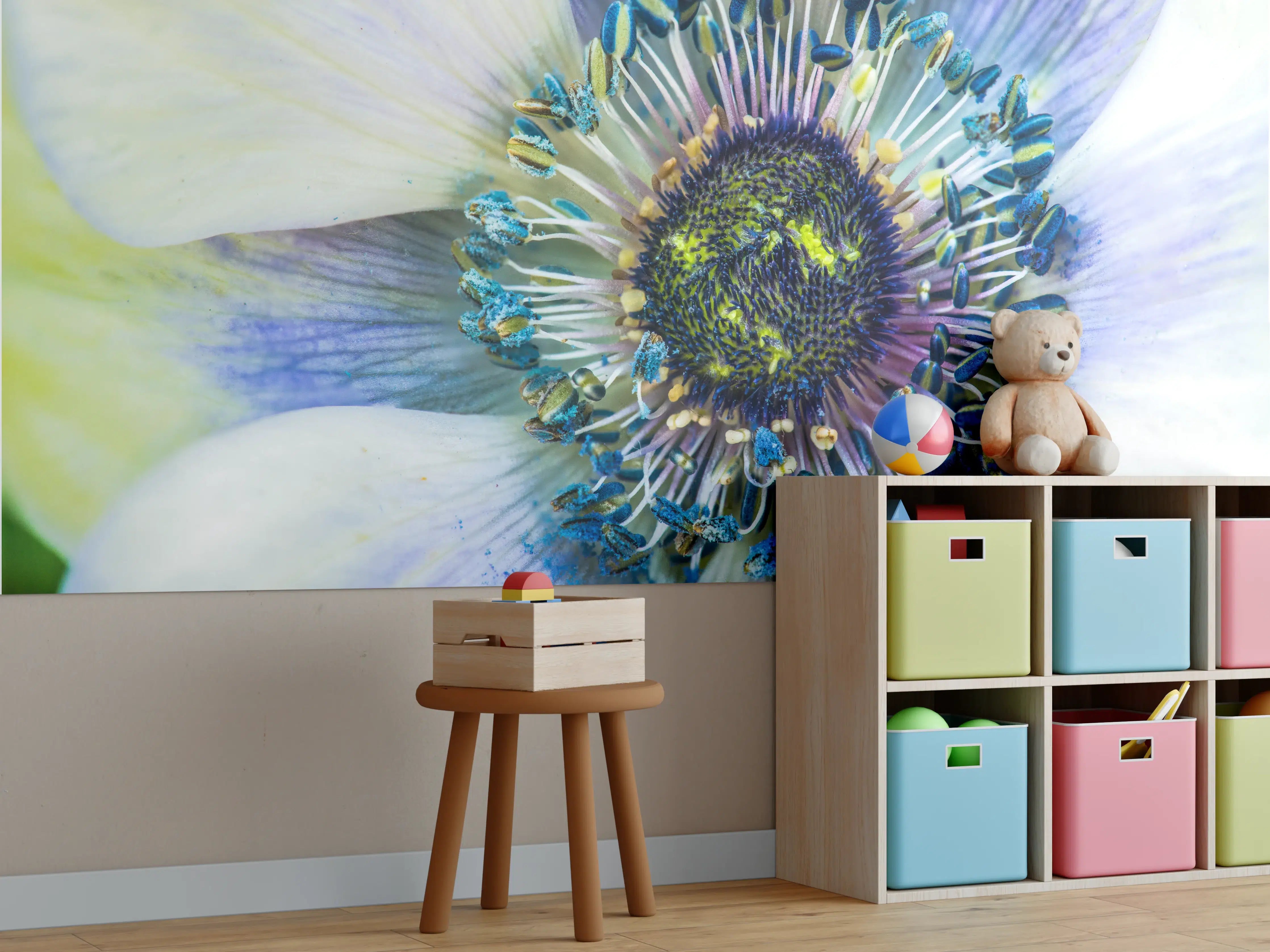 Kinderzimmer Wandgestaltung - Farbenfrohe Blumenmitte in Nahaufnahme