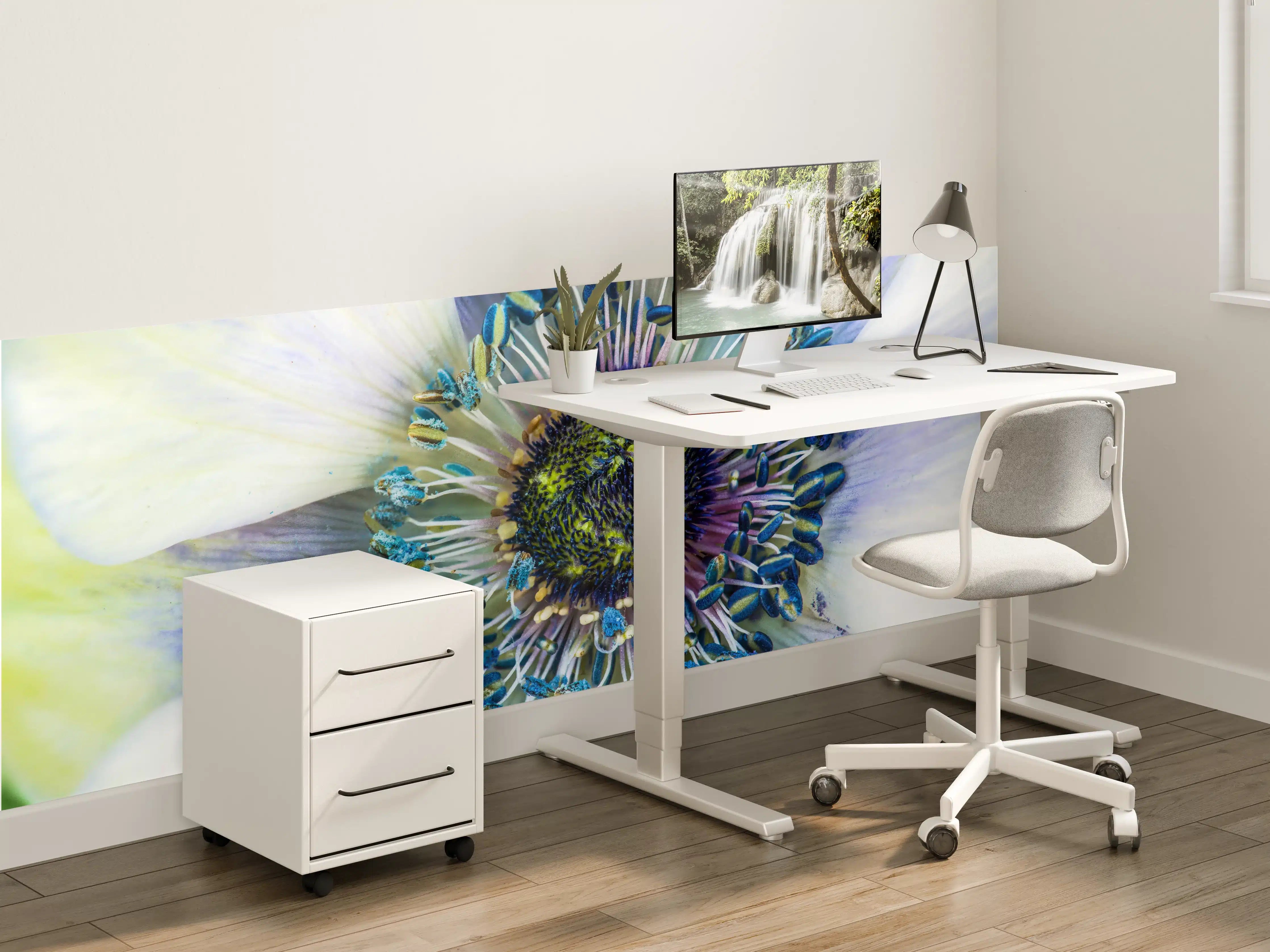 Kinderzimmer Wandgestaltung - Farbenfrohe Blumenmitte in Nahaufnahme