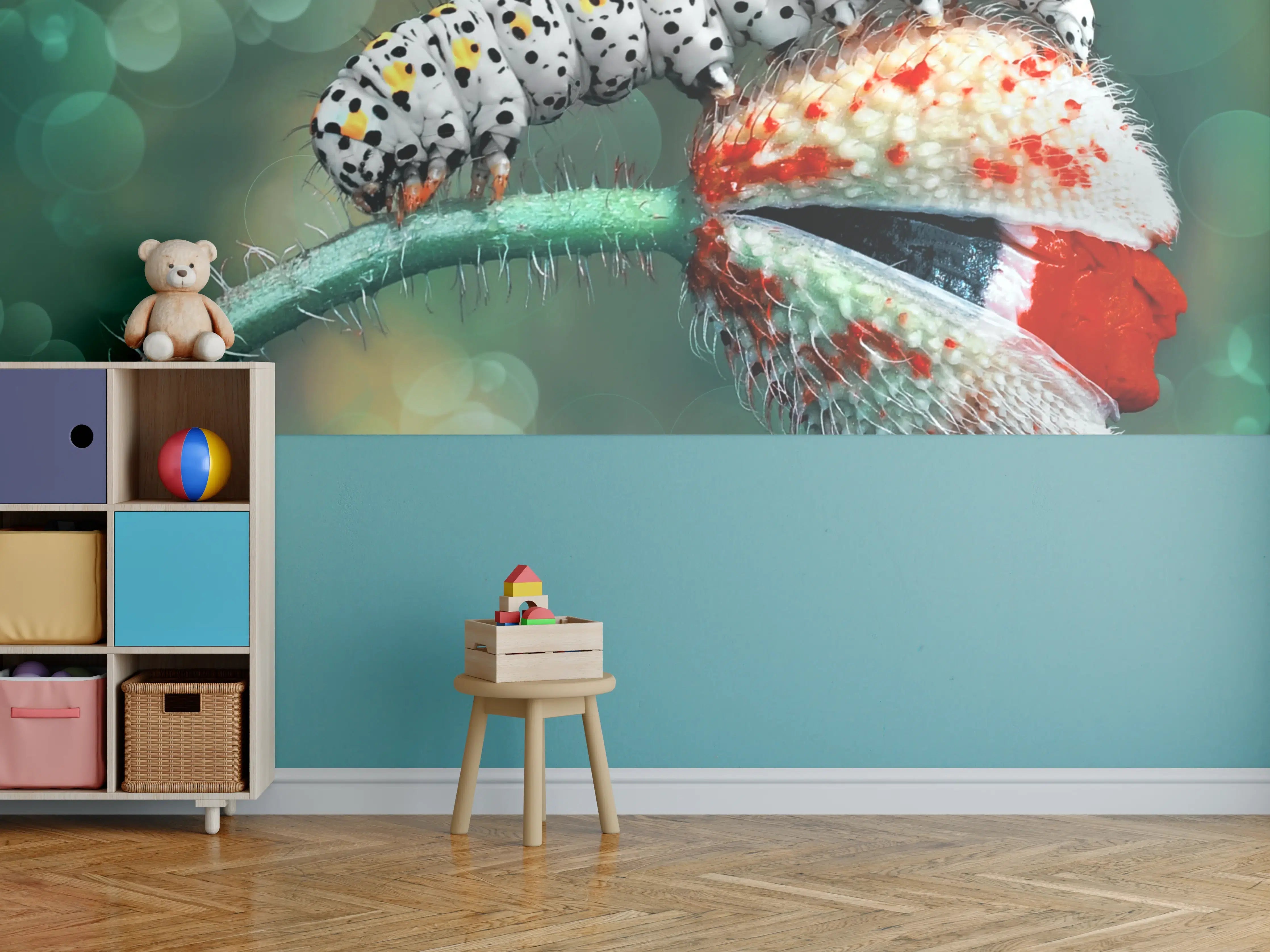 Kinderzimmer Wandgestaltung - Farbenfroher Schmetterling auf Zweig