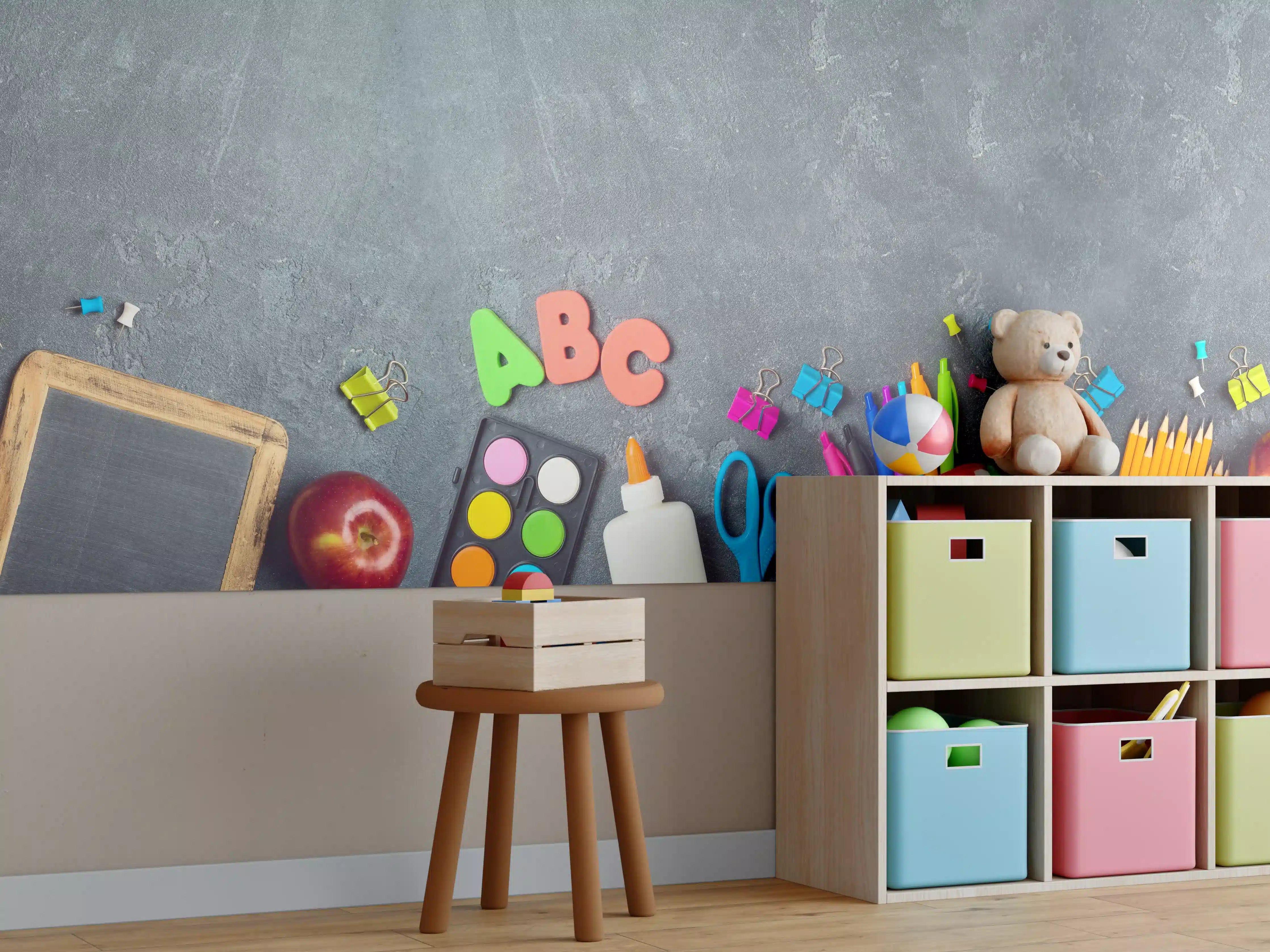 Kinderzimmer Wandgestaltung - Farbenfroher Schulstart auf Tafel