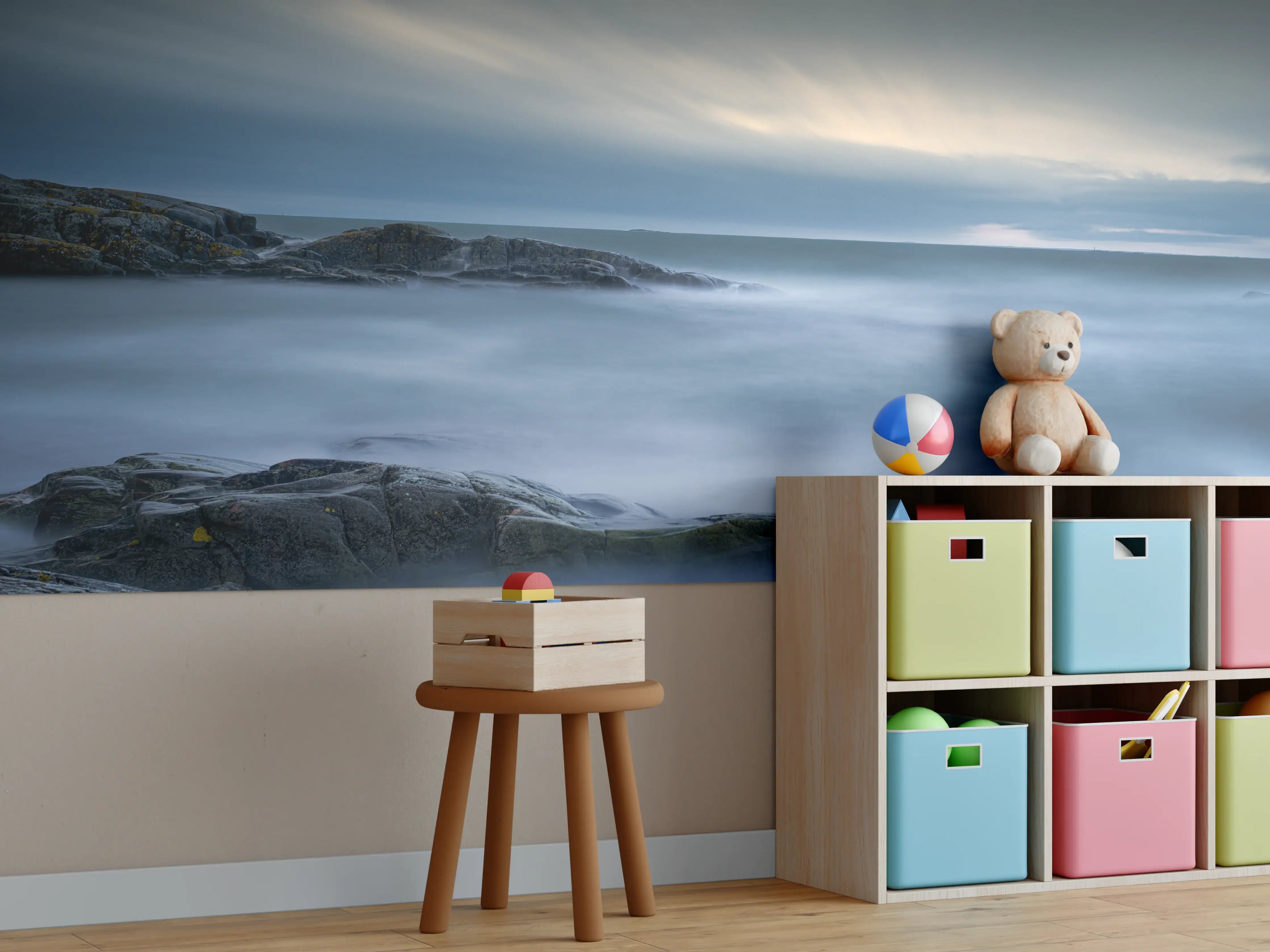 Kinderzimmer Wandgestaltung - Felsiger & Nebliger Strand auf mit schöner Meer Landschaft