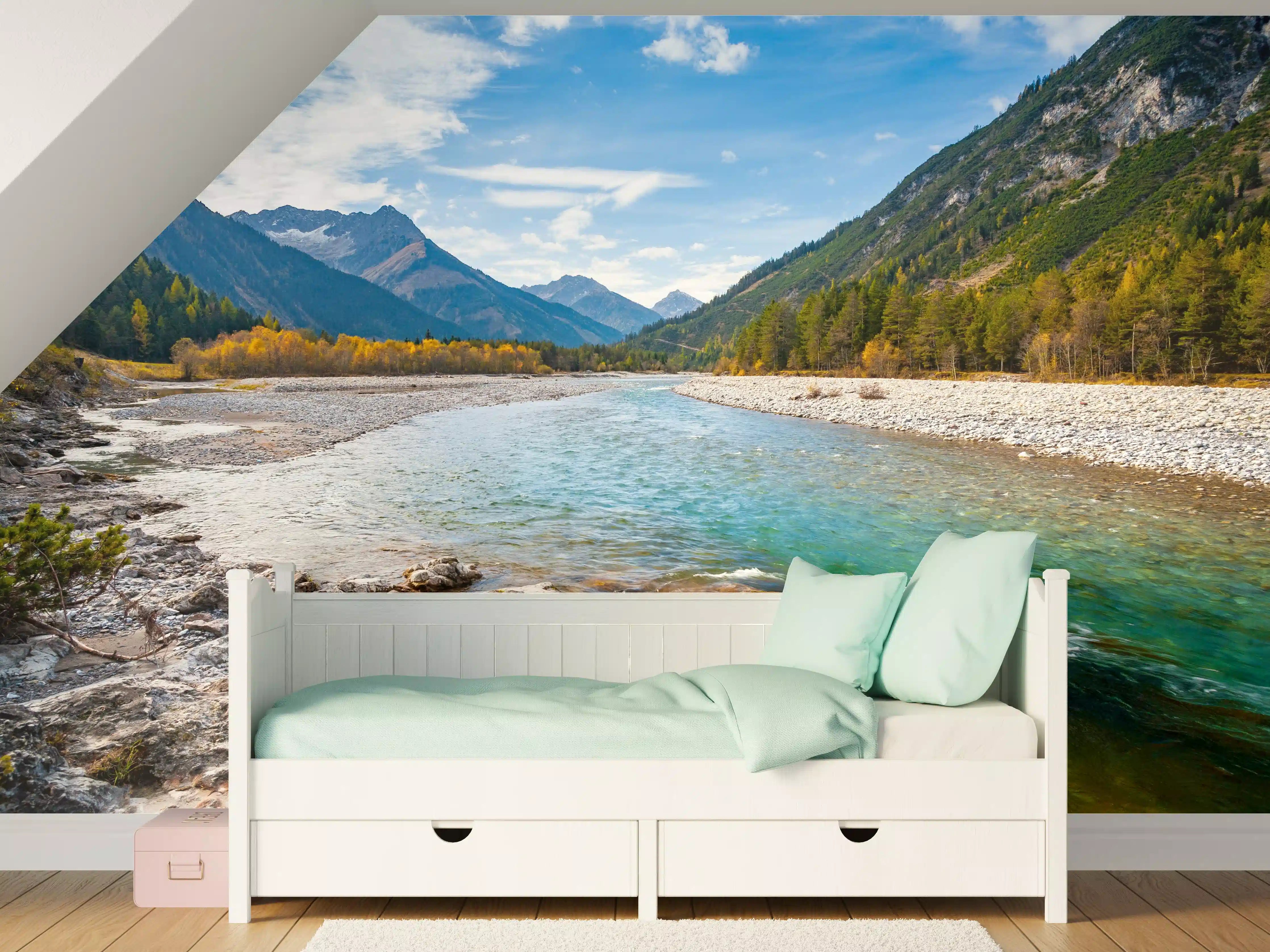 Kinderzimmer Wandgestaltung - Fluss durch die Alpen im Herbst