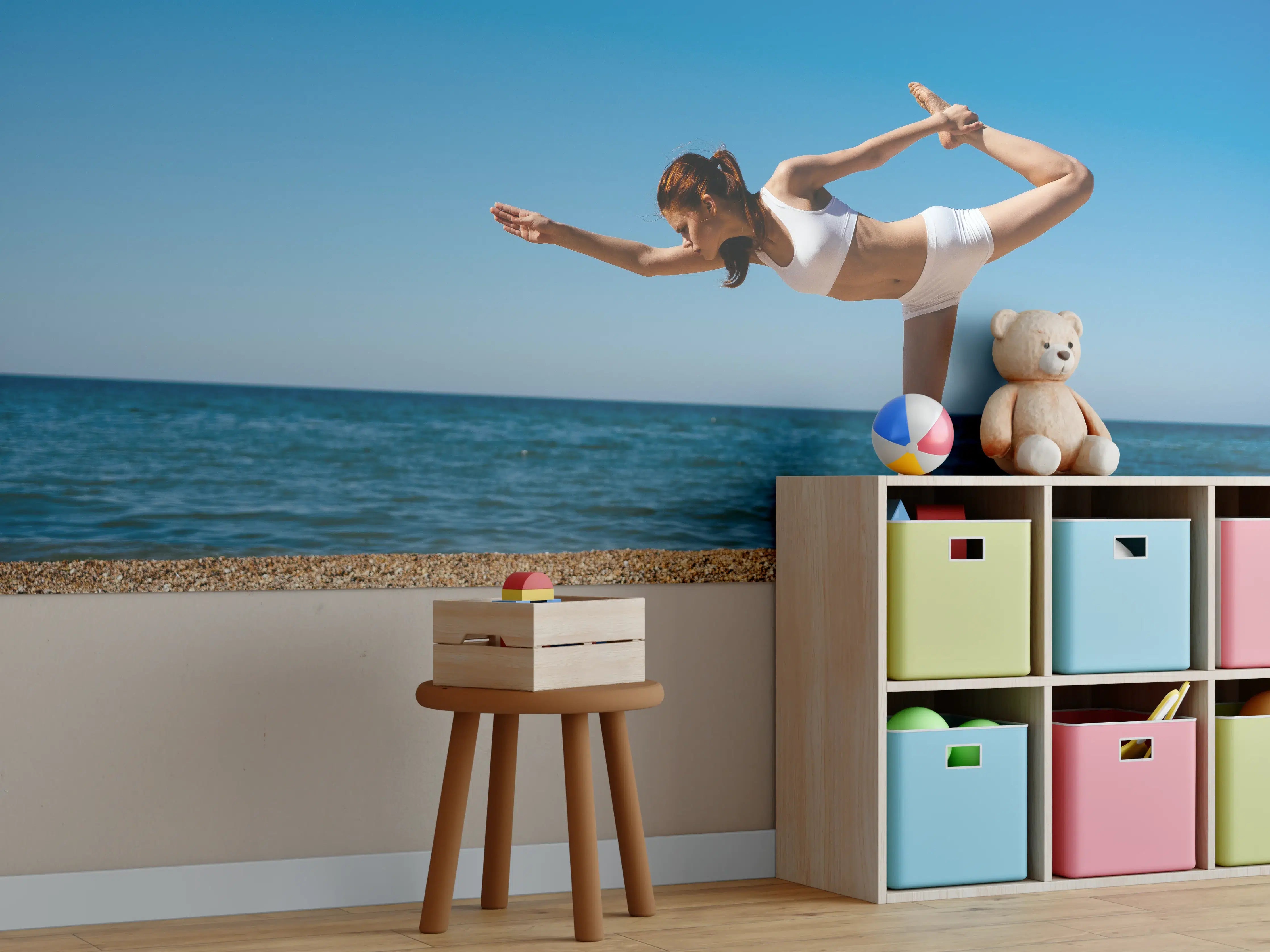 Kinderzimmer Wandgestaltung - Frau im Badeanzug beim Yoga über Meereslandschaft