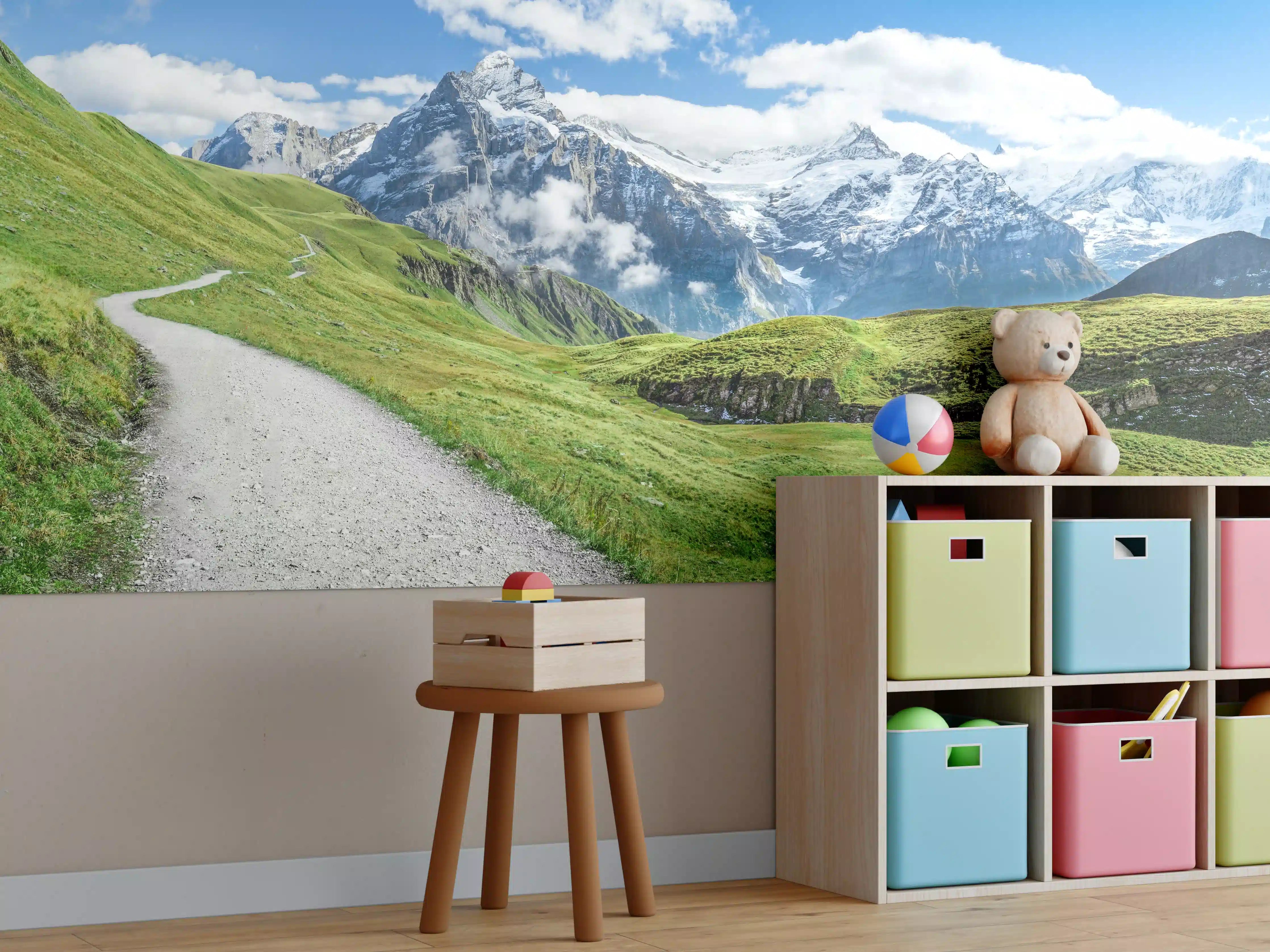 Kinderzimmer Wandgestaltung - Friedlicher Wanderweg in den Alpen