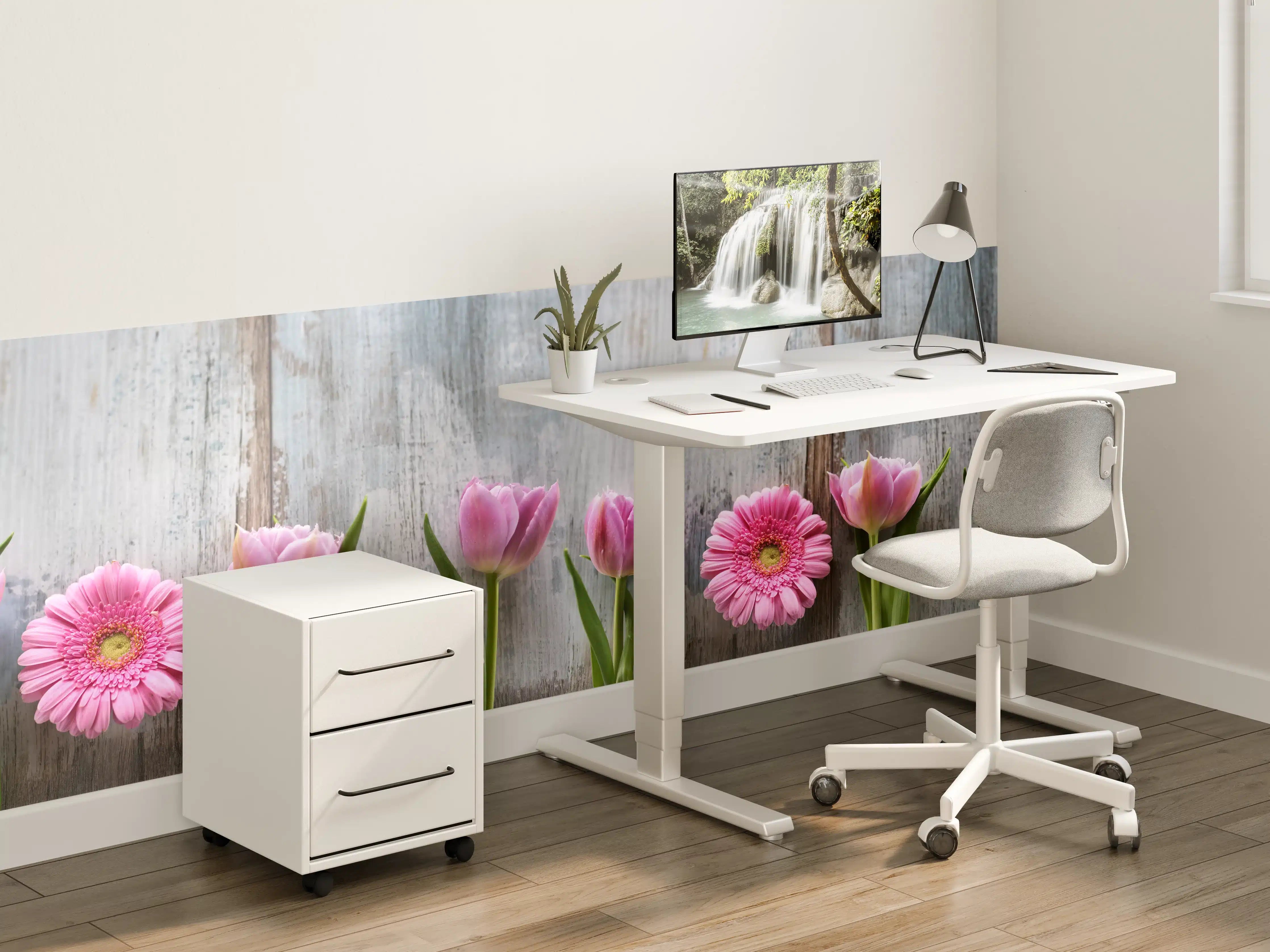 Kinderzimmer Wandgestaltung - Frühlingsblumen auf schäbigem Holz