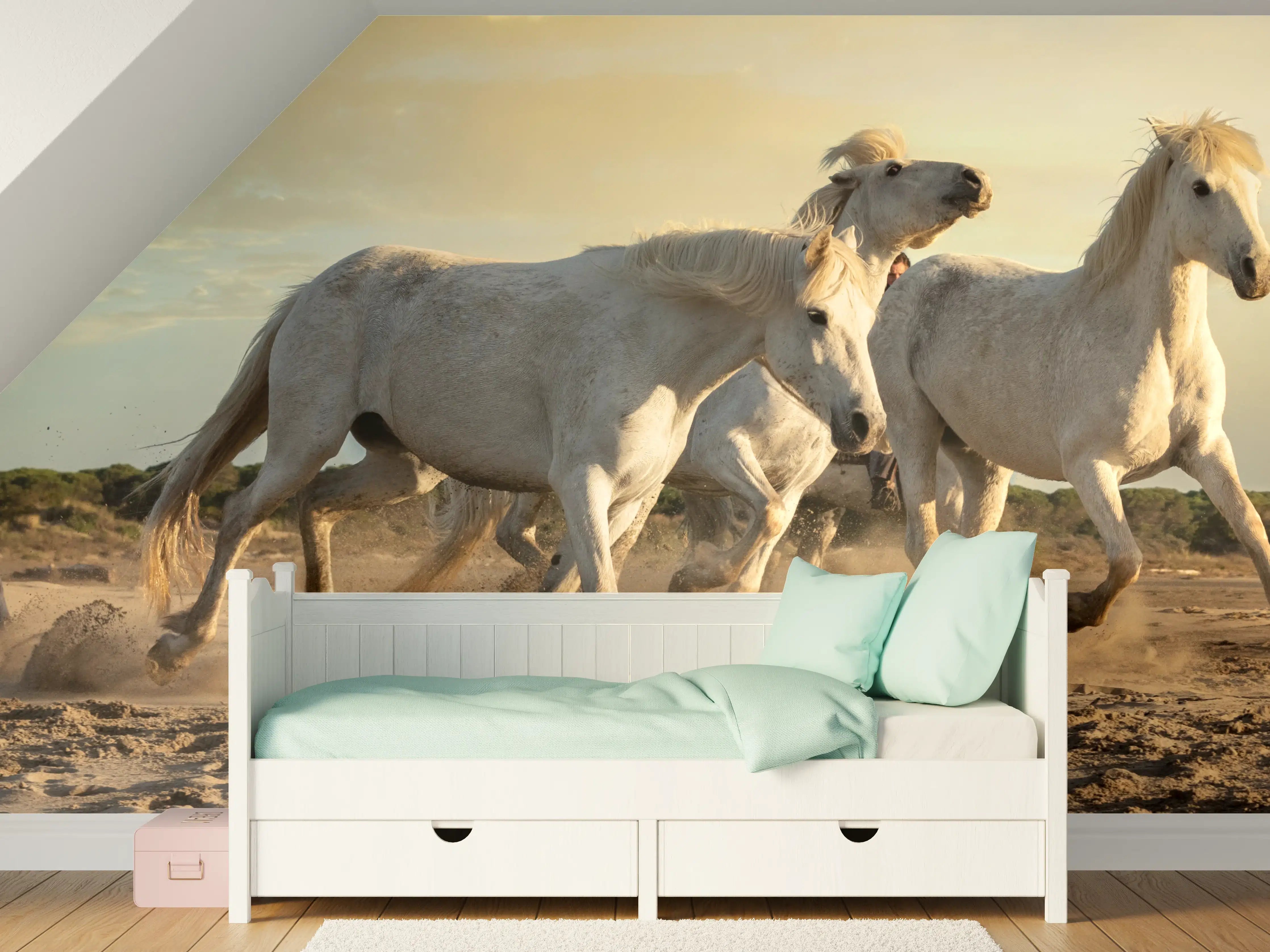 Kinderzimmer Wandgestaltung - Galoppierende weiße Pferde bei Sonnenuntergang