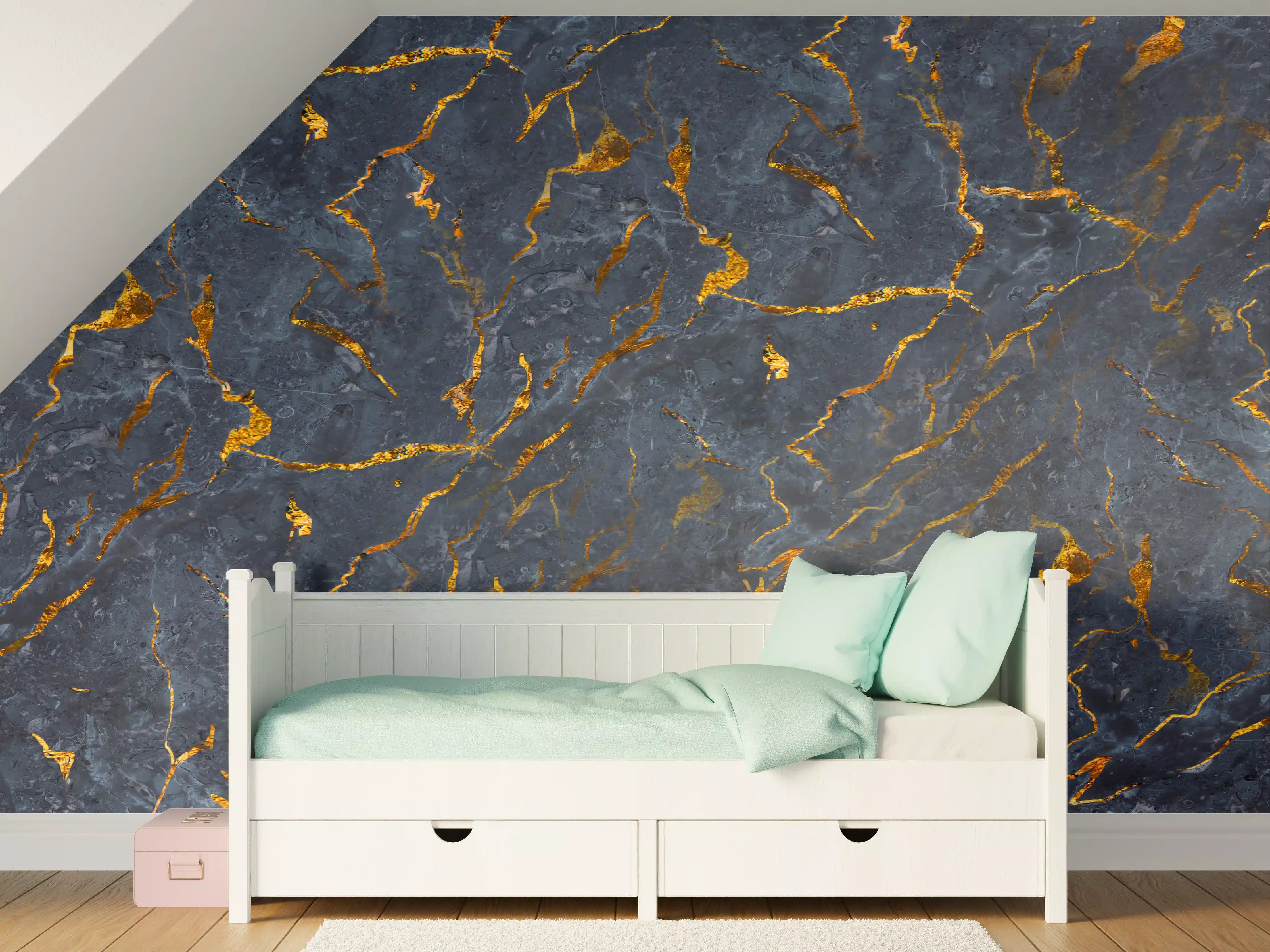 Kinderzimmer Wandgestaltung - Goldene Adern auf dunklem Marmor