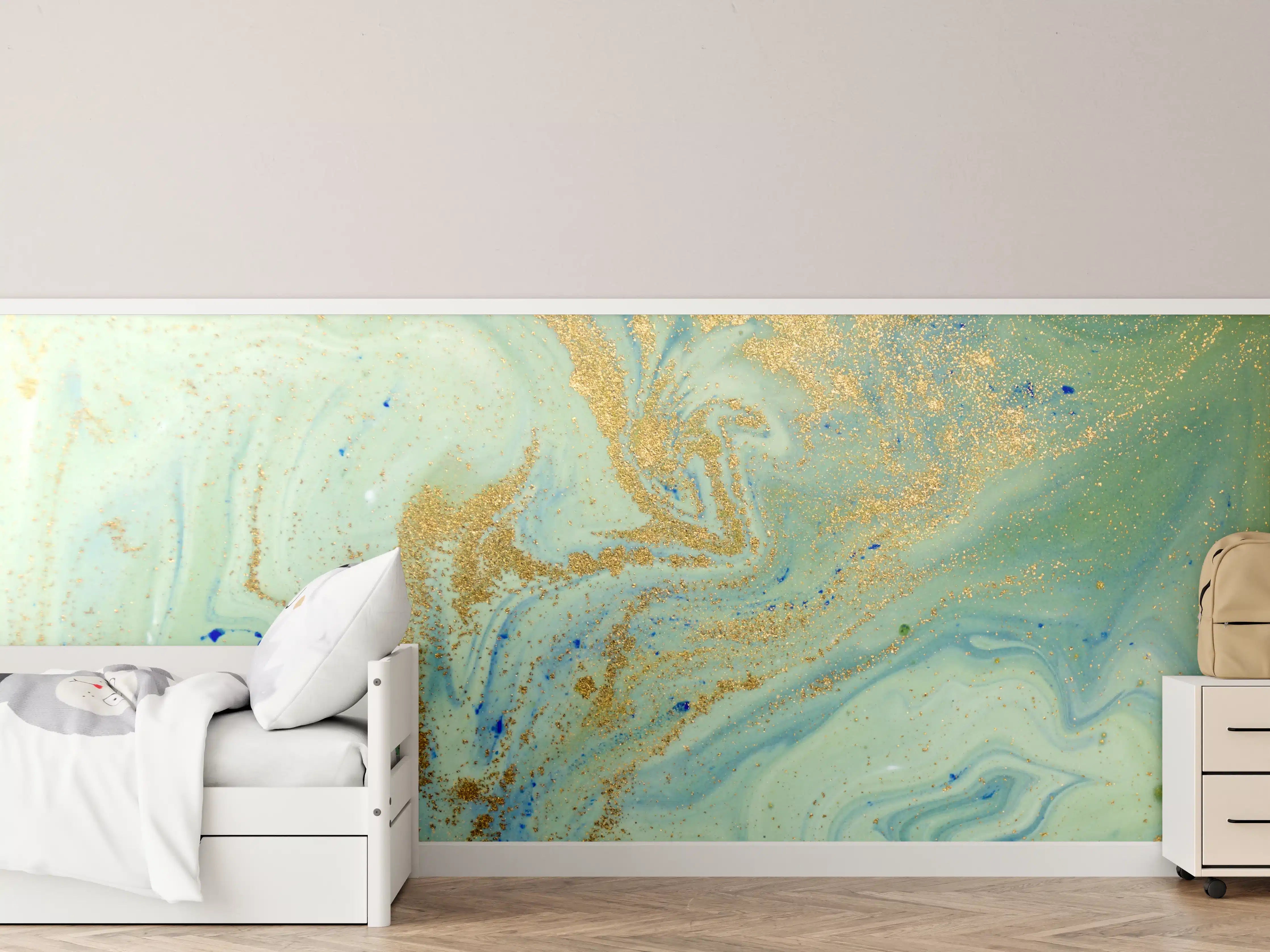 Kinderzimmer Wandgestaltung - Goldene Akzente auf aquarellartigem Hintergrund