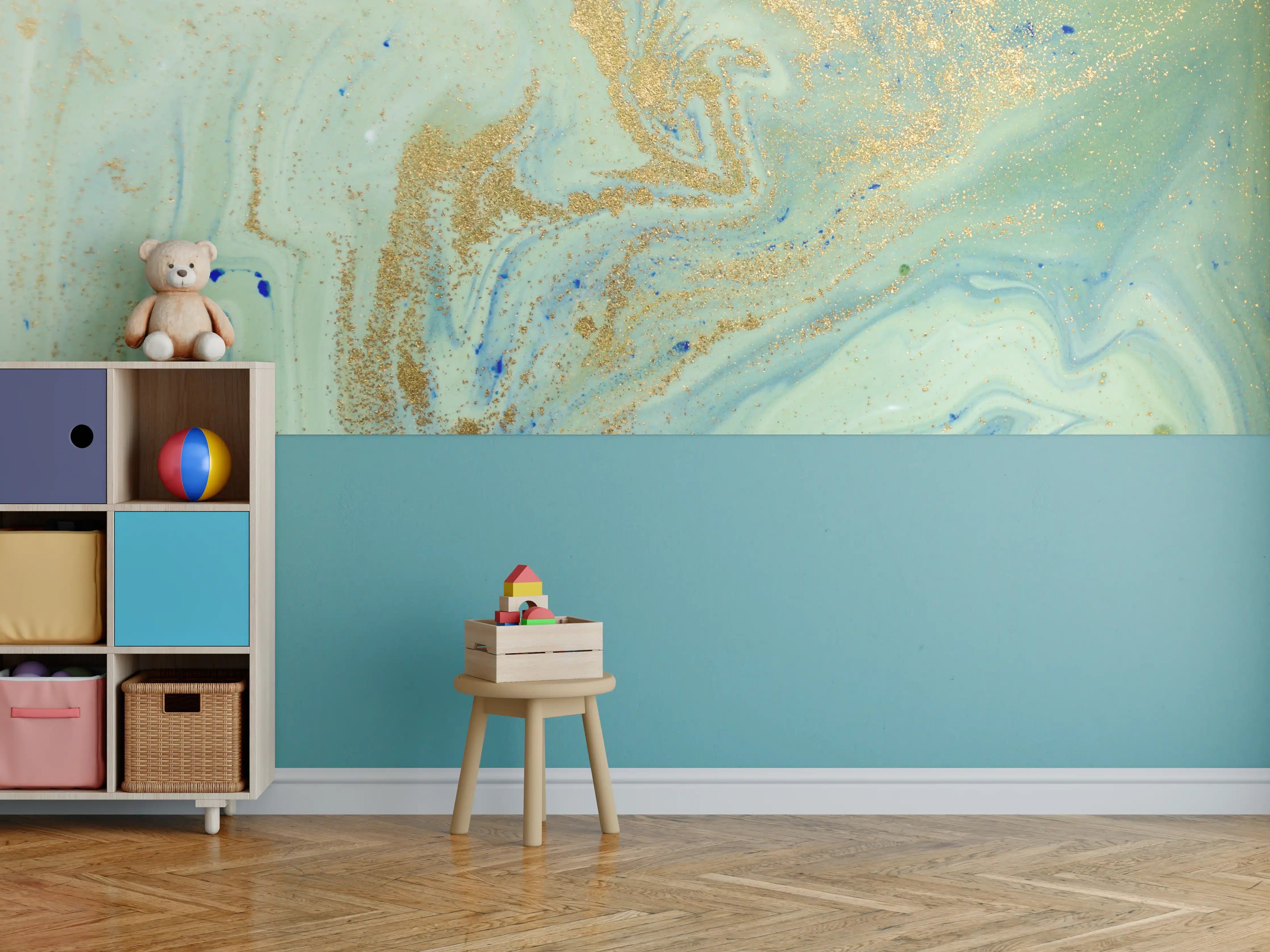 Kinderzimmer Wandgestaltung - Goldene Akzente auf aquarellartigem Hintergrund