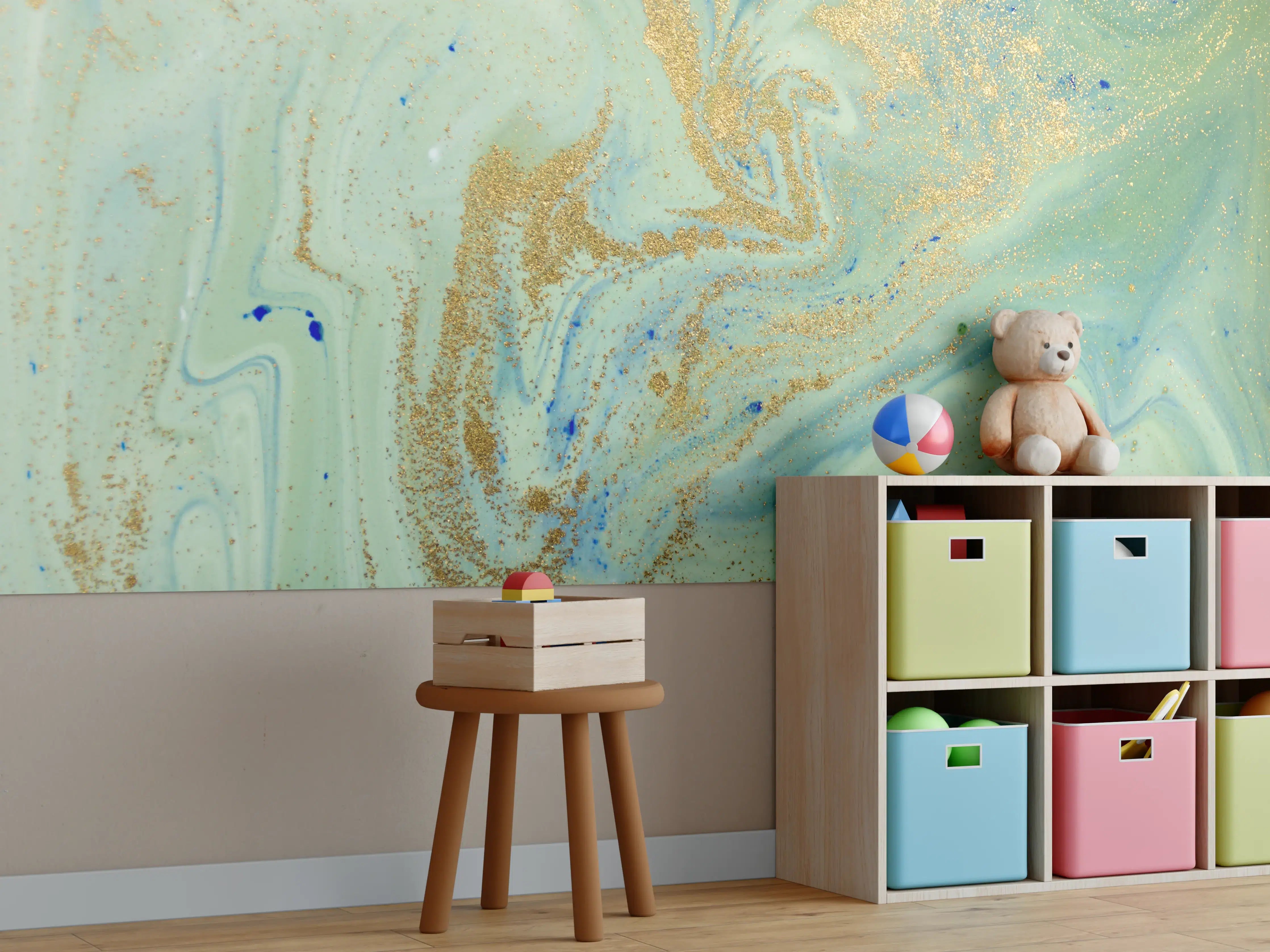 Kinderzimmer Wandgestaltung - Goldene Akzente auf aquarellartigem Hintergrund