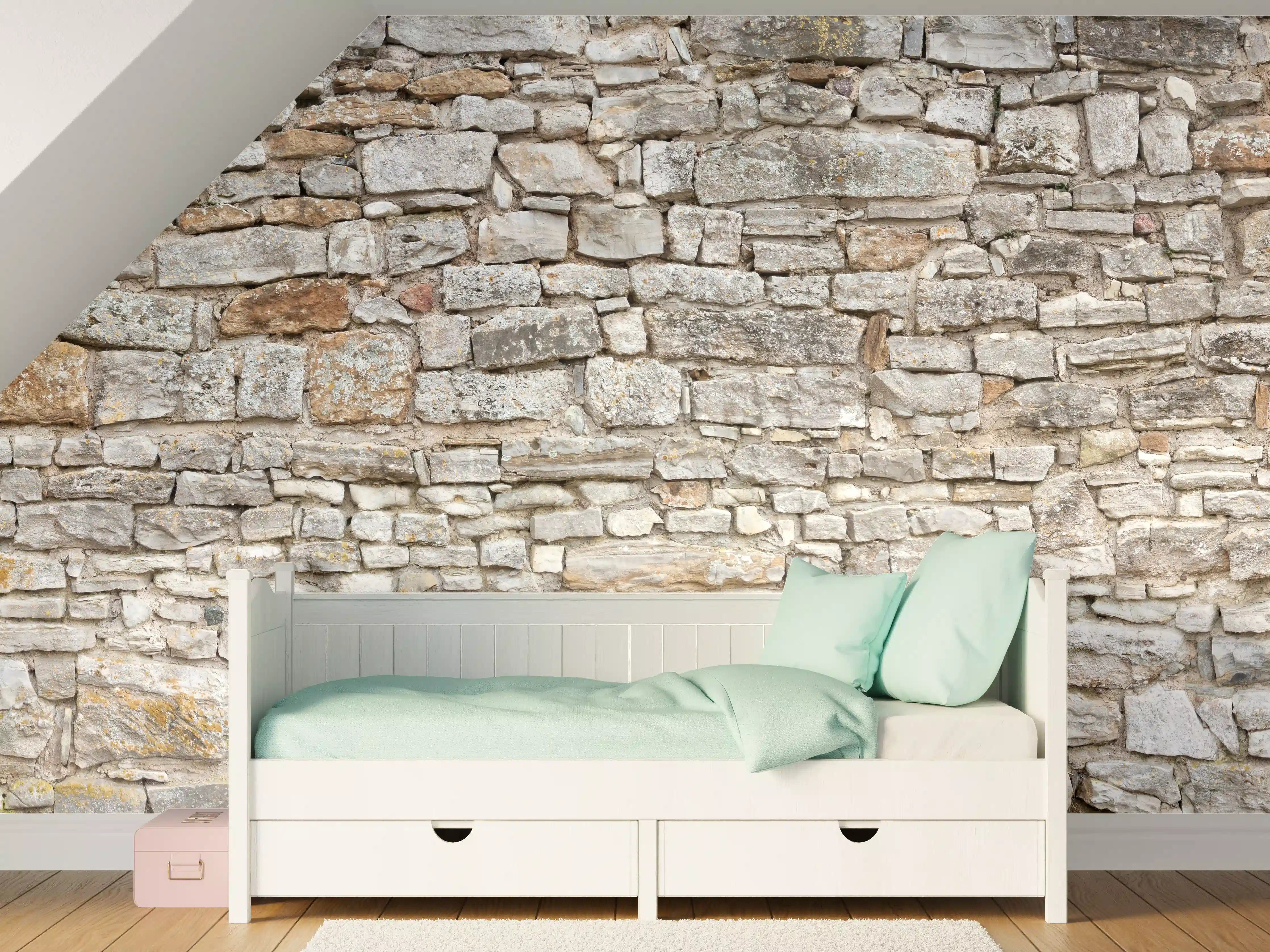 Kinderzimmer Wandgestaltung - Gräuliche alte Mauer aus groben Steinen