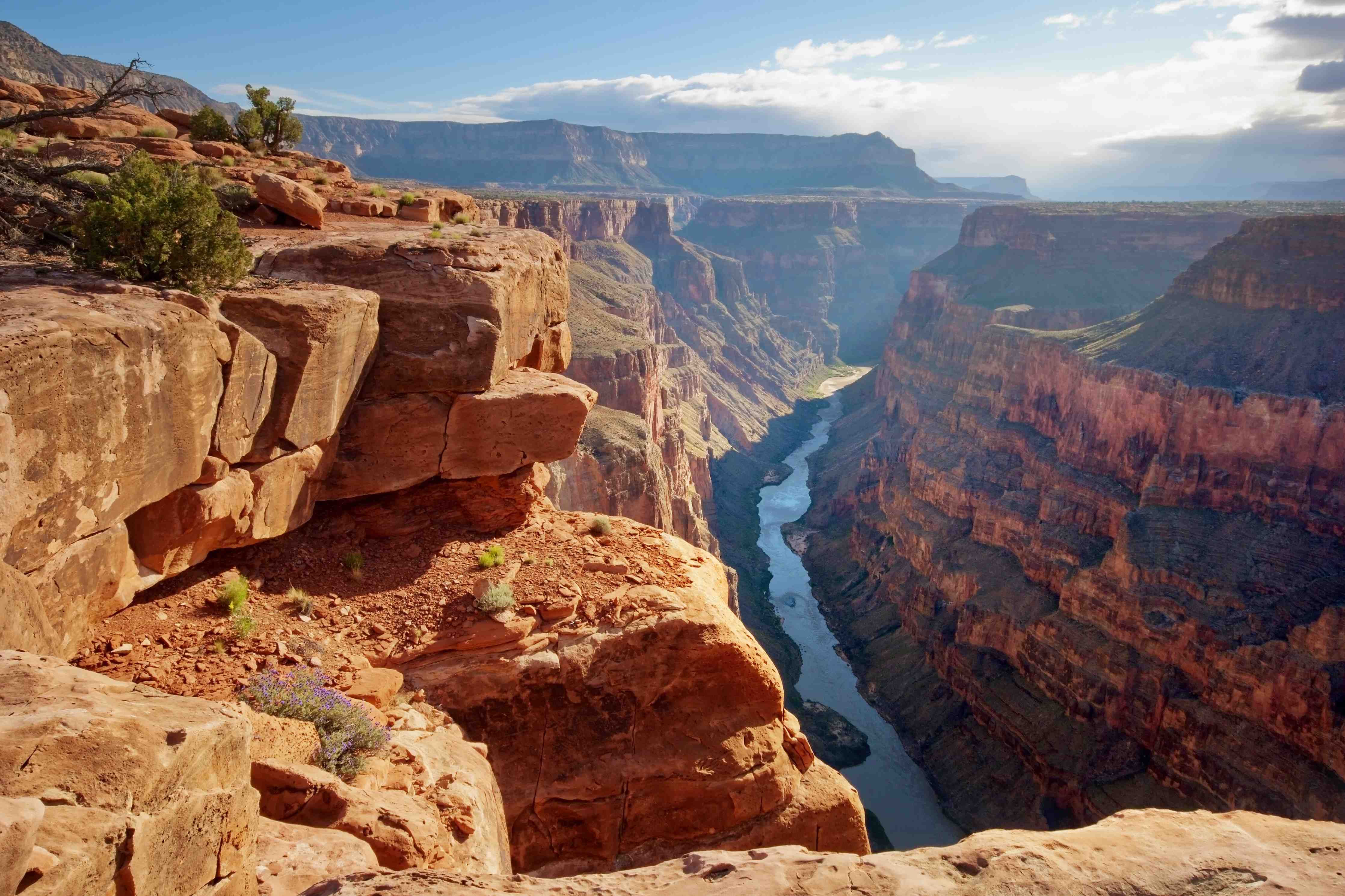 Kinderzimmer Wandgestaltung-Grand Canyon mit Fluss in warmen Farbtönen