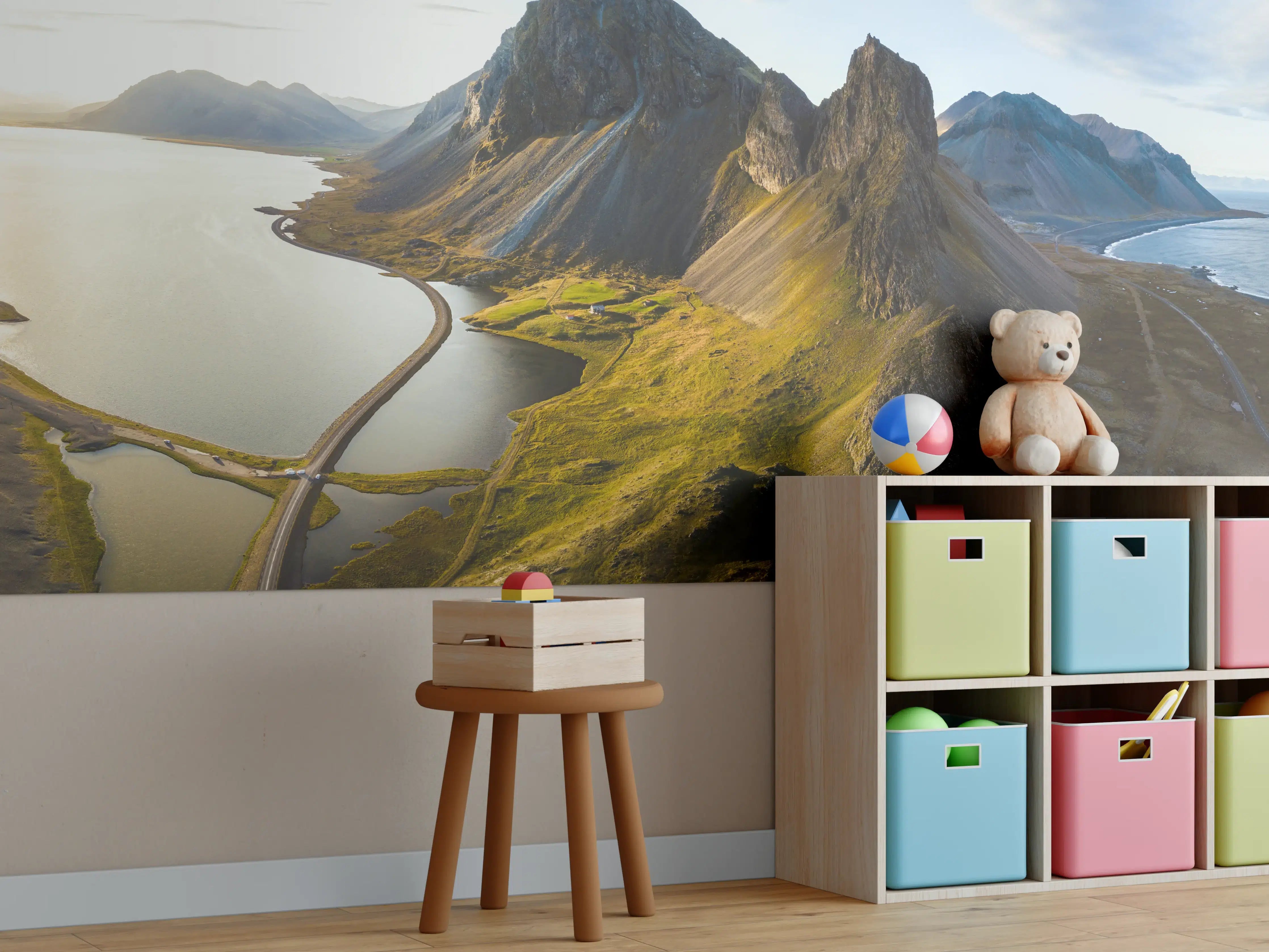 Kinderzimmer Wandgestaltung - Graue Gipfel am stillen See