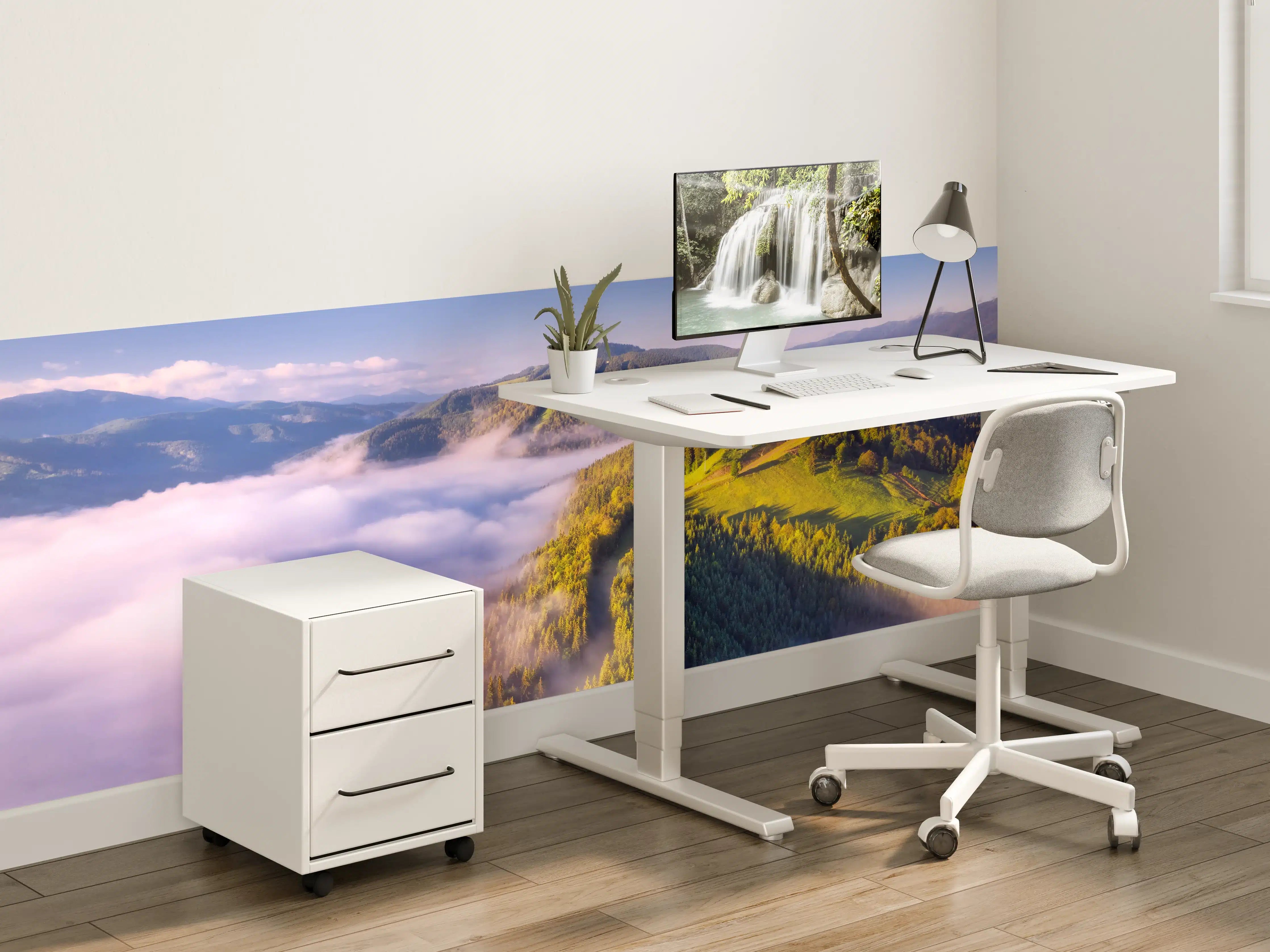 Kinderzimmer Wandgestaltung - Graue Wolken über weißen Gipfeln