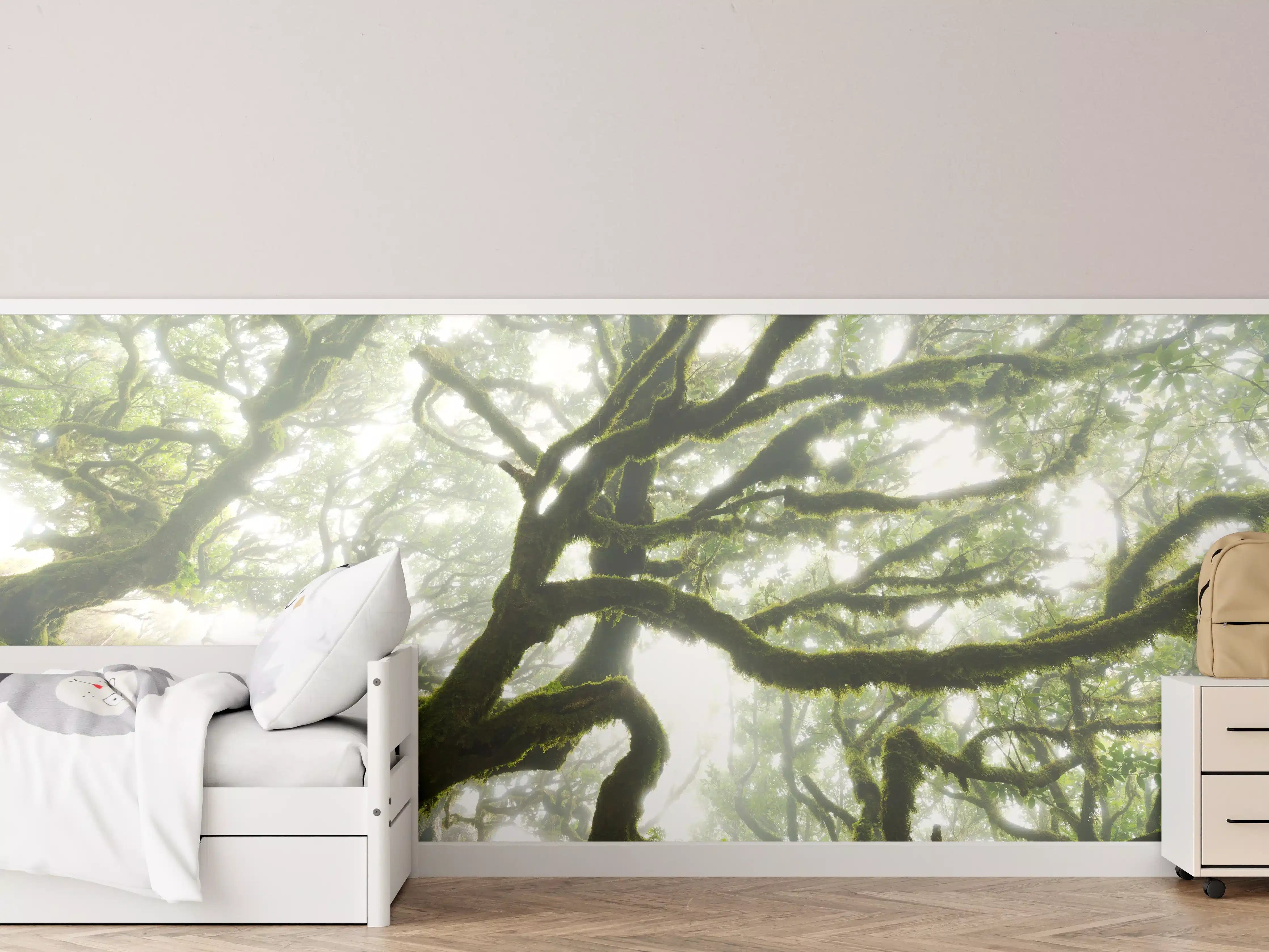 Kinderzimmer Wandgestaltung - Grauer Baum im Nebel
