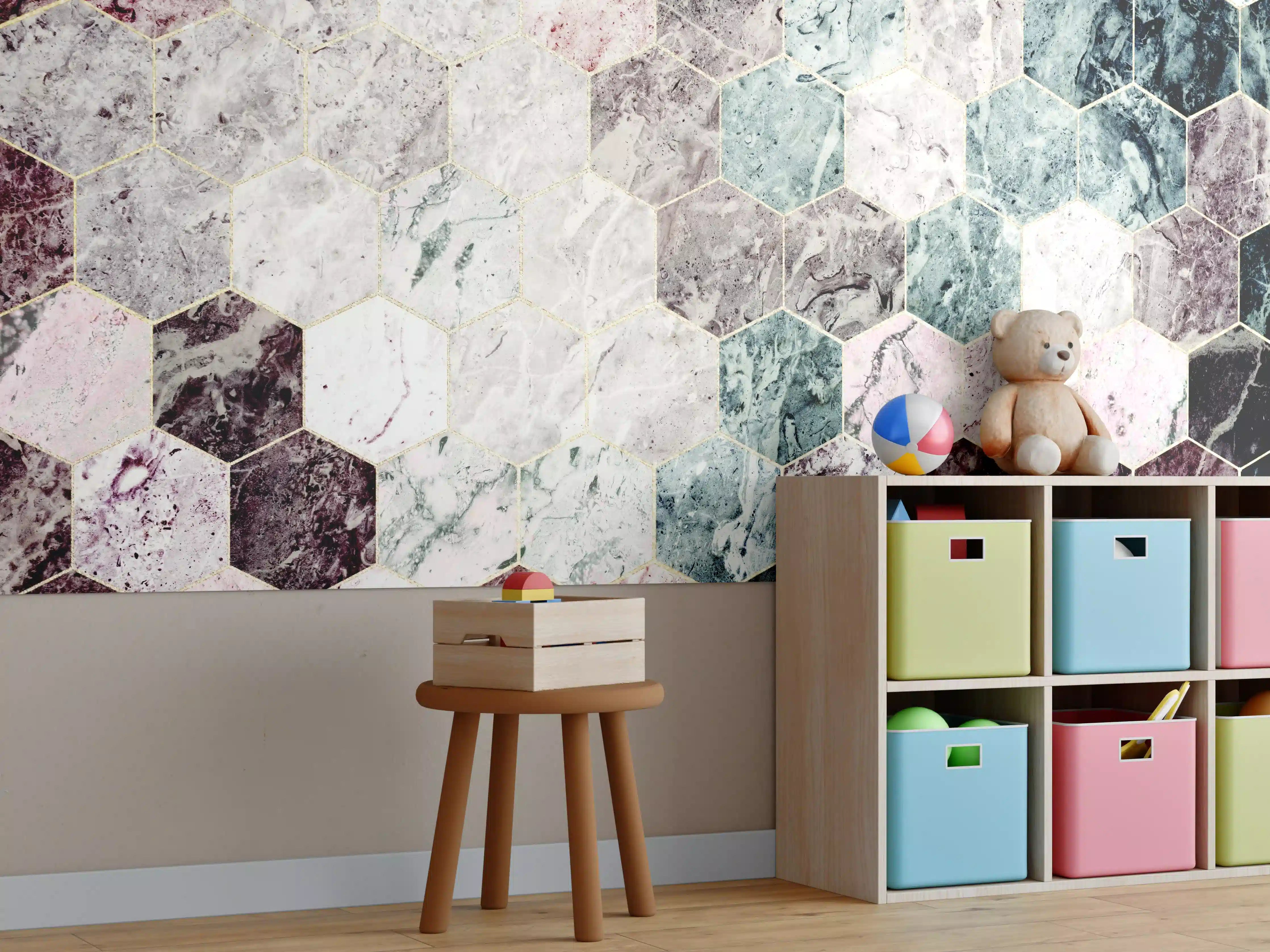 Kinderzimmer Wandgestaltung - Grauer Marmor mit rosa und blauen Akzenten