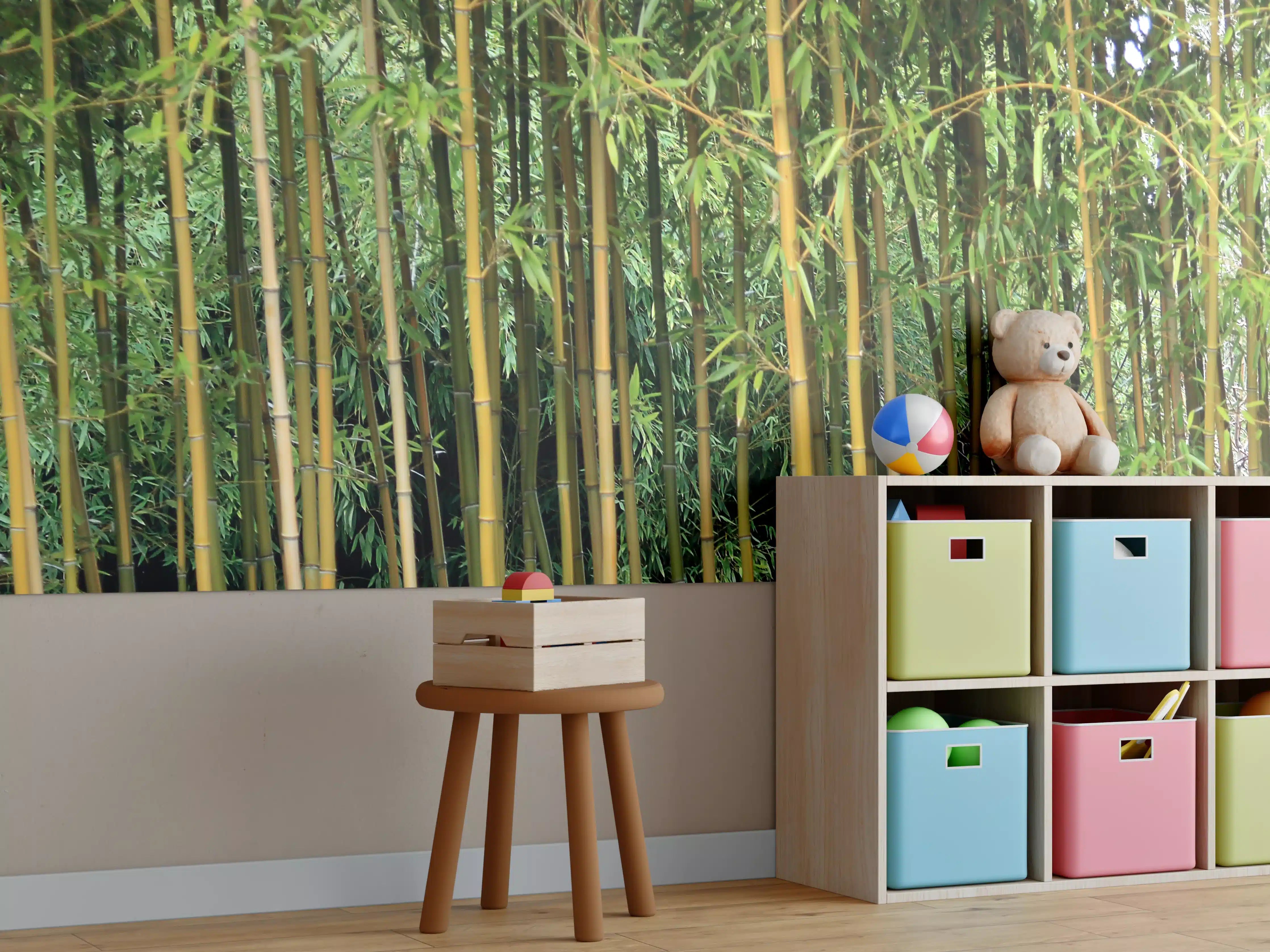 Kinderzimmer Wandgestaltung - Grüner Bambuswald mit sonnigem Himmel