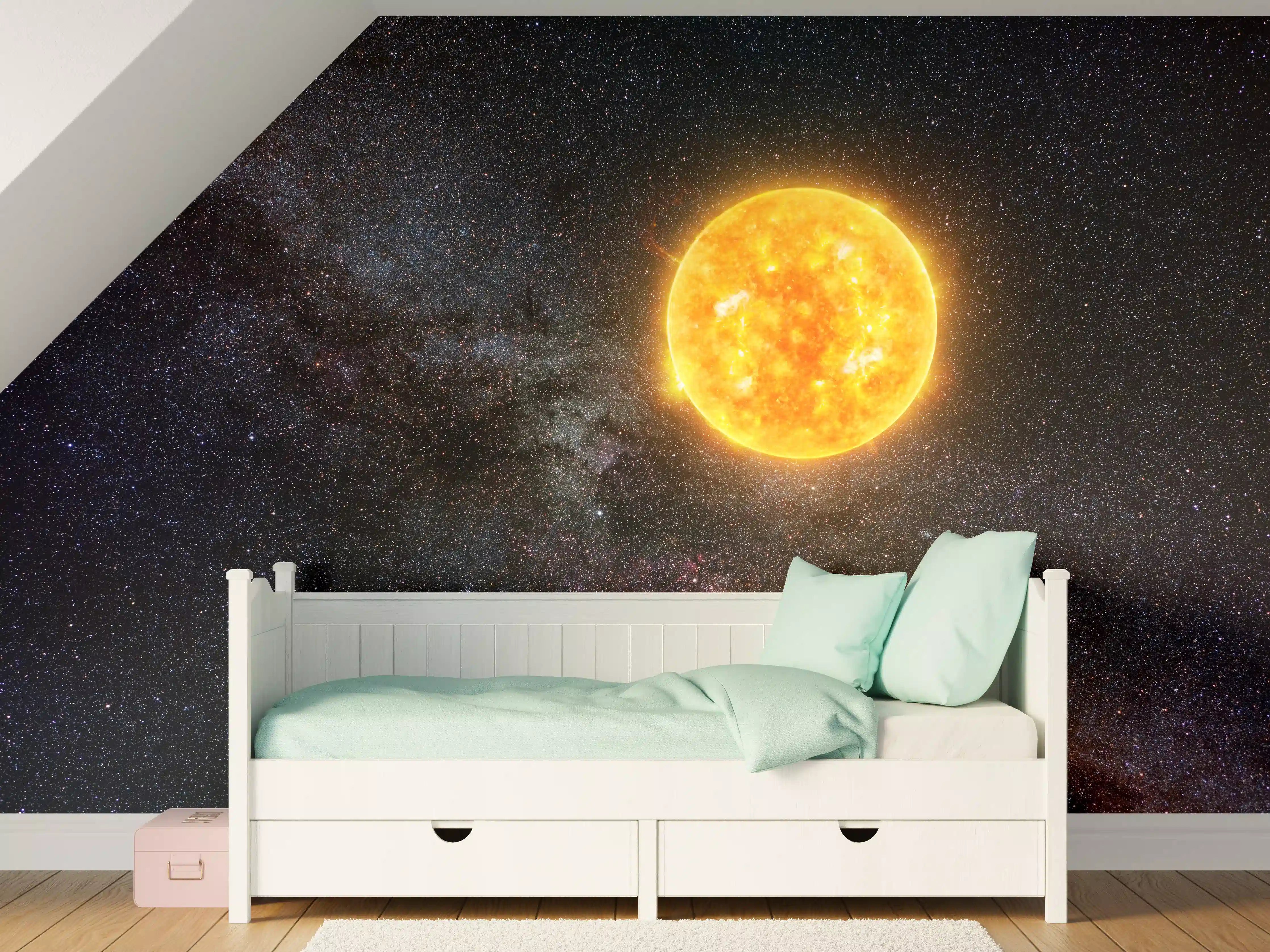 Kinderzimmer Wandgestaltung - Helle Sonne vor dunklem Sternenhimmel